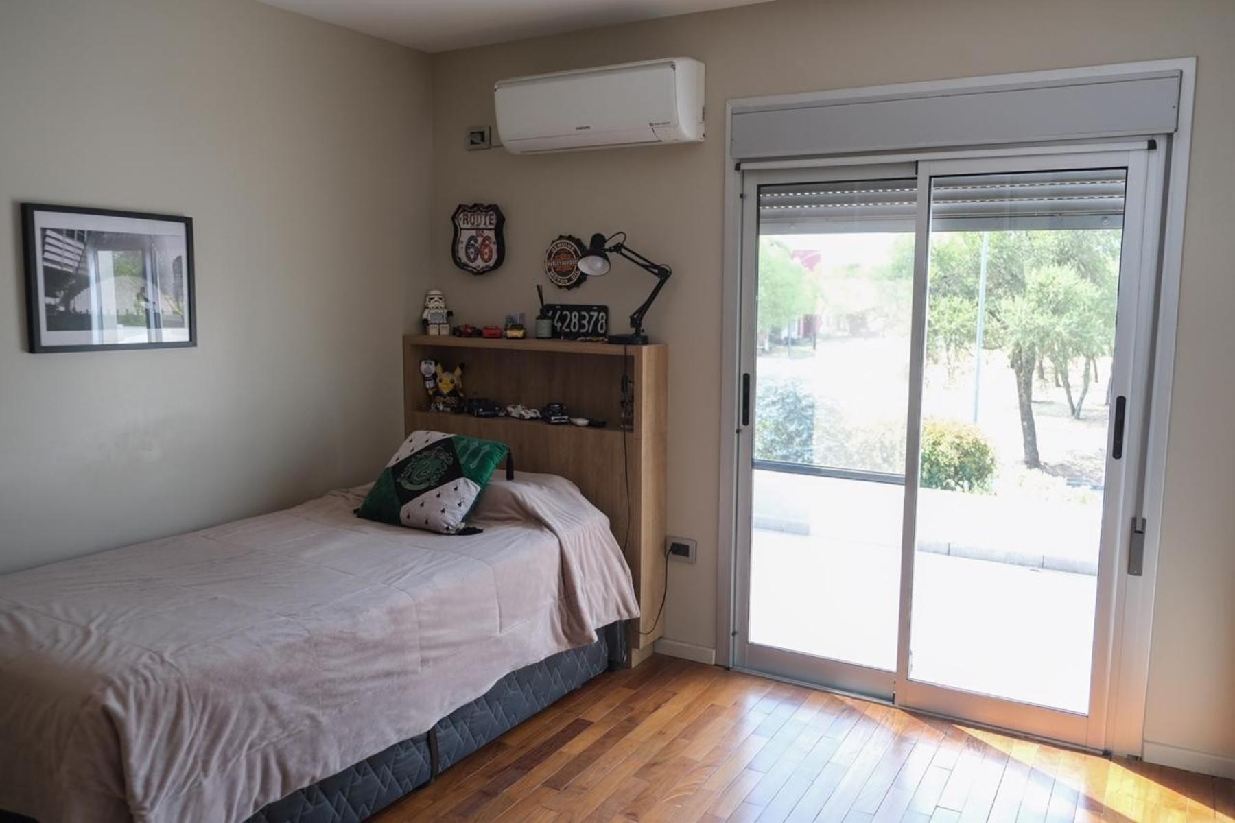 VENTA EXCLUSIVA CASA TRES DORMITORIOS EN BARRIO LOS CIELOS VALLE ESCONDIDO — foto 5