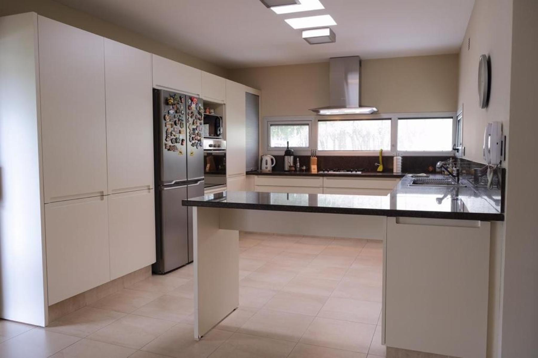 VENTA EXCLUSIVA CASA TRES DORMITORIOS EN BARRIO LOS CIELOS VALLE ESCONDIDO — foto 9