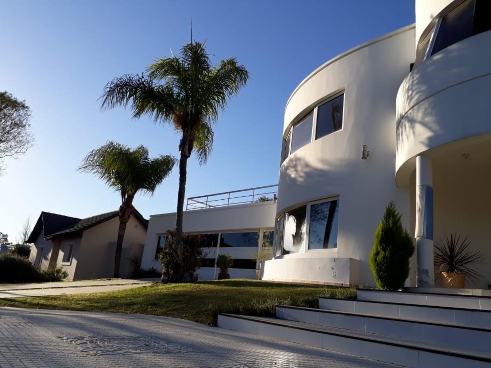 ALQUILER EXCLUSIVA CASA DE 3 DORMITORIOS LOS CIELOS VALLE ESCONDIDO - 1