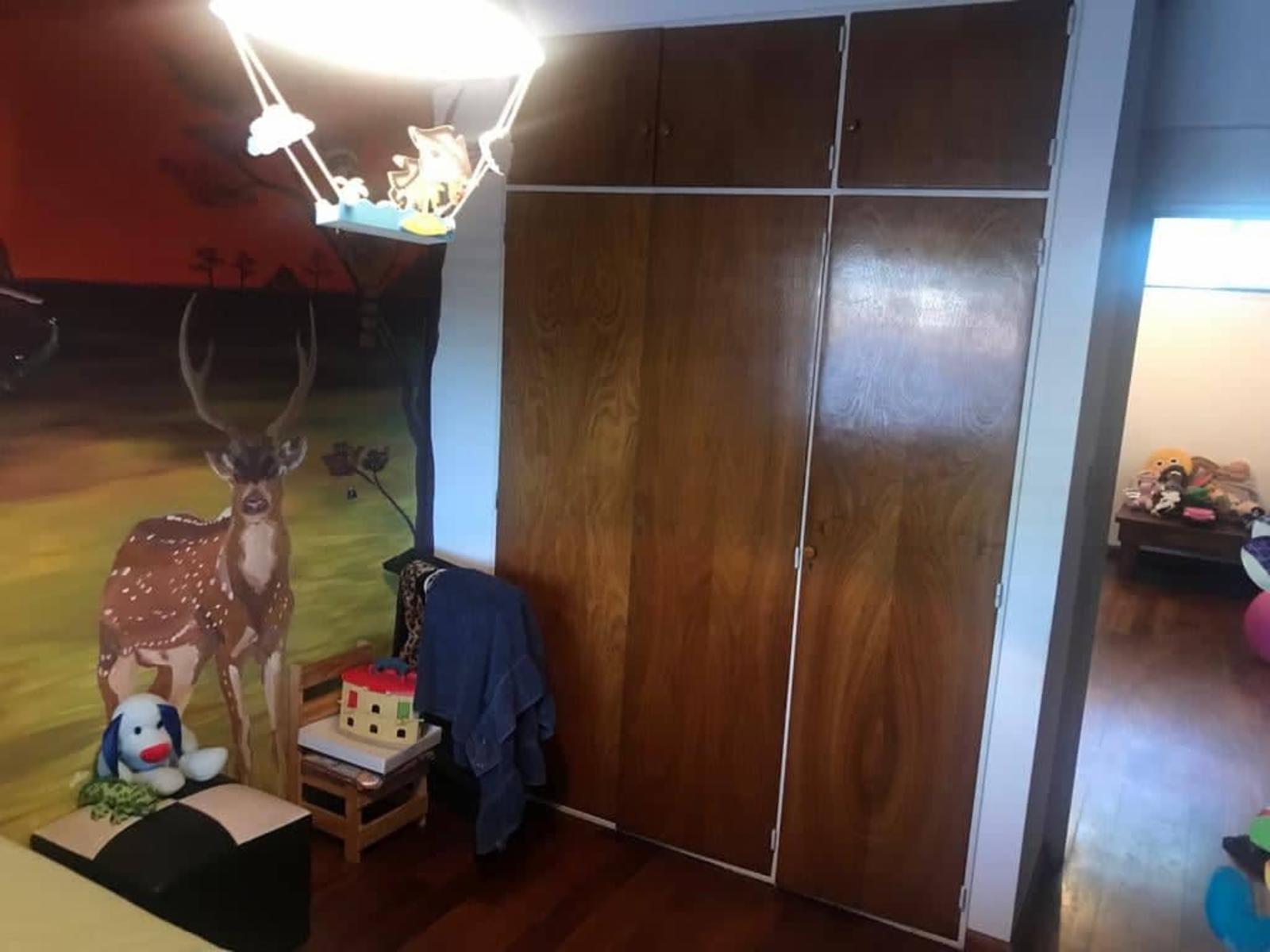 EXCELENTE CASA 6 AMBIENTES, EN 3 PLANTAS, C/ COCHERA, V. BALLESTER — foto 3