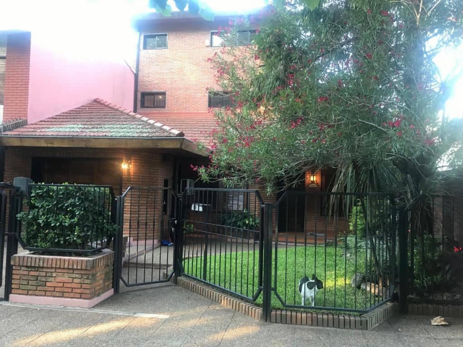 EXCELENTE CASA 6 AMBIENTES, EN 3 PLANTAS, C/ COCHERA, V. BALLESTER — foto 7