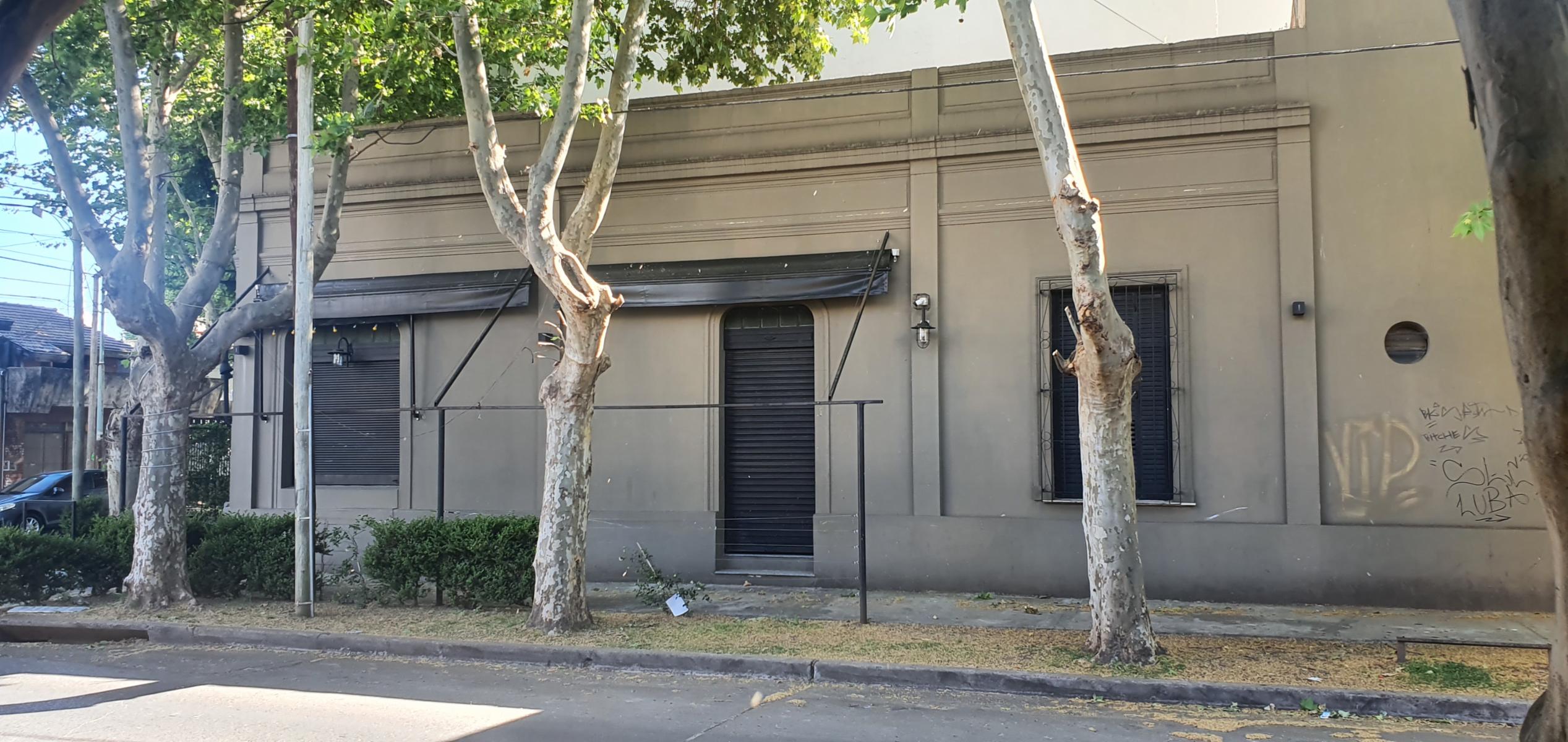 EXCELENTE Y AMPLIO LOCAL EN VENTA EN V. BALLESTER CENTRO — foto 2