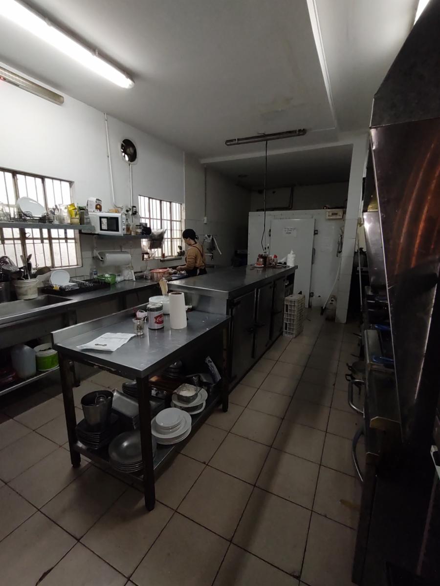 EXCELENTE Y AMPLIO LOCAL EN VENTA EN V. BALLESTER CENTRO — foto 9