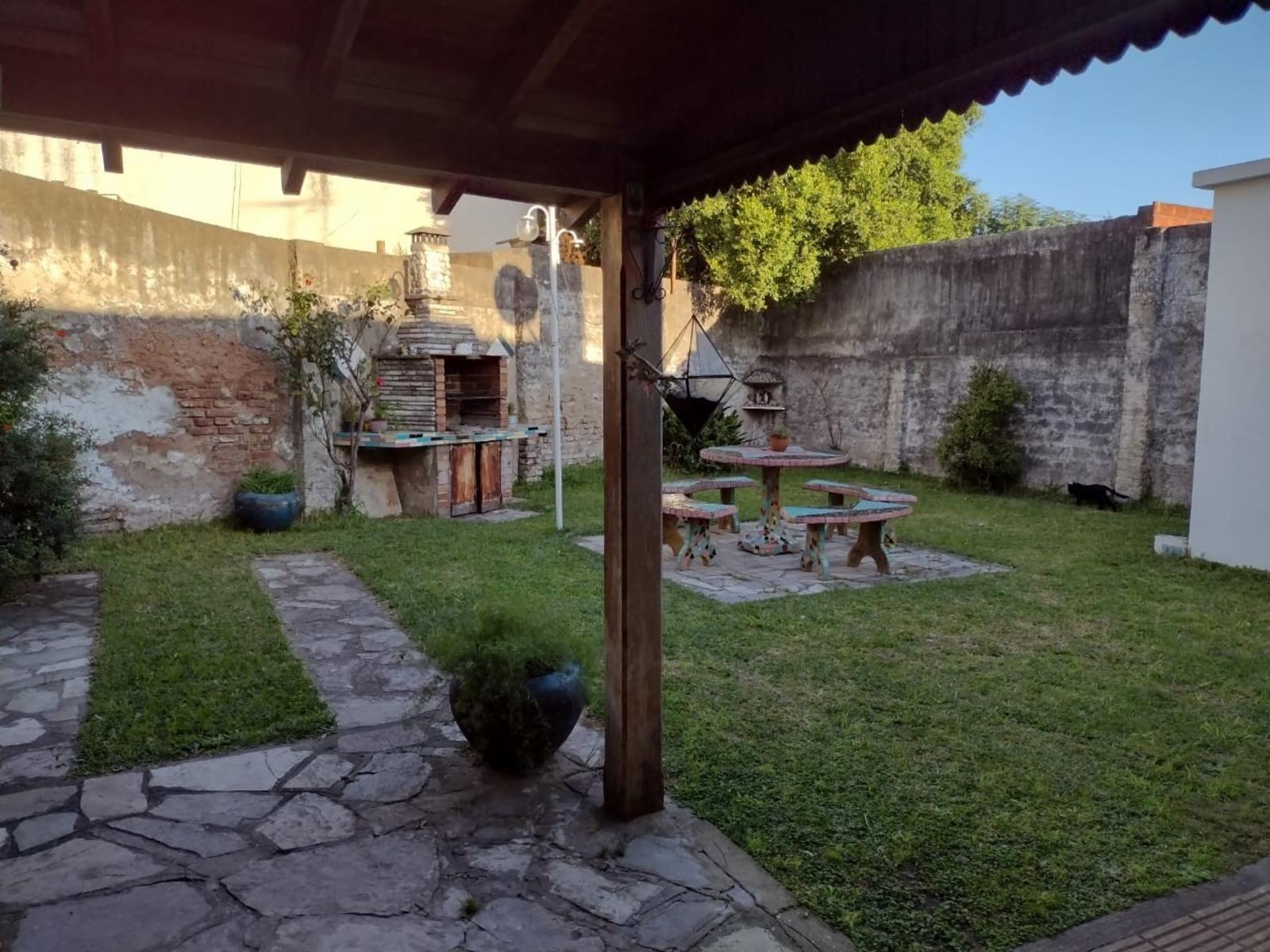 VENTA HERMOSA CASA EN LOTE PROPIO 2 AMB C/COCHERA, J. L. SUAREZ — foto 12