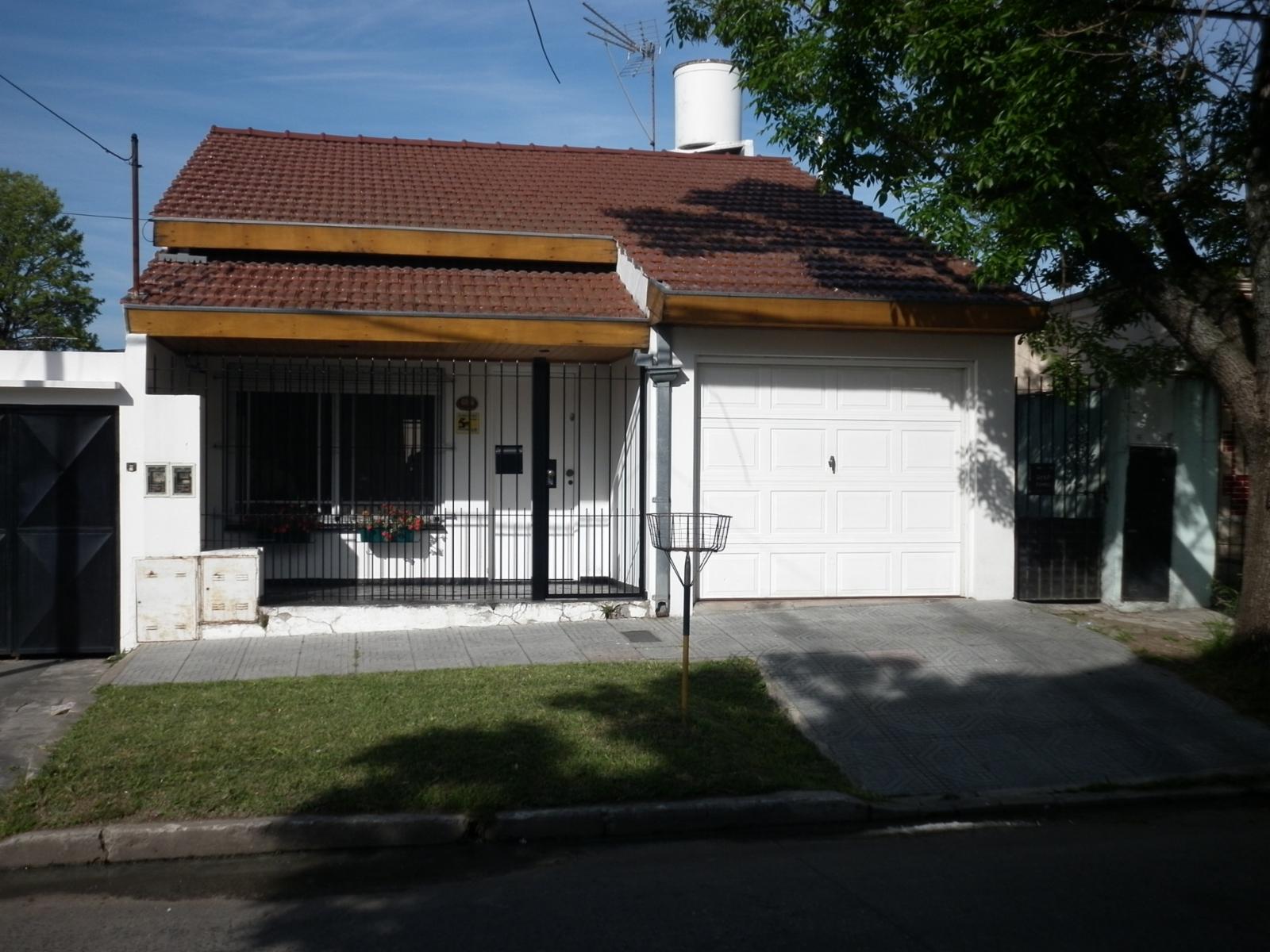 VENTA DE PH AL FRENTE TRES AMB. CON COCHERA