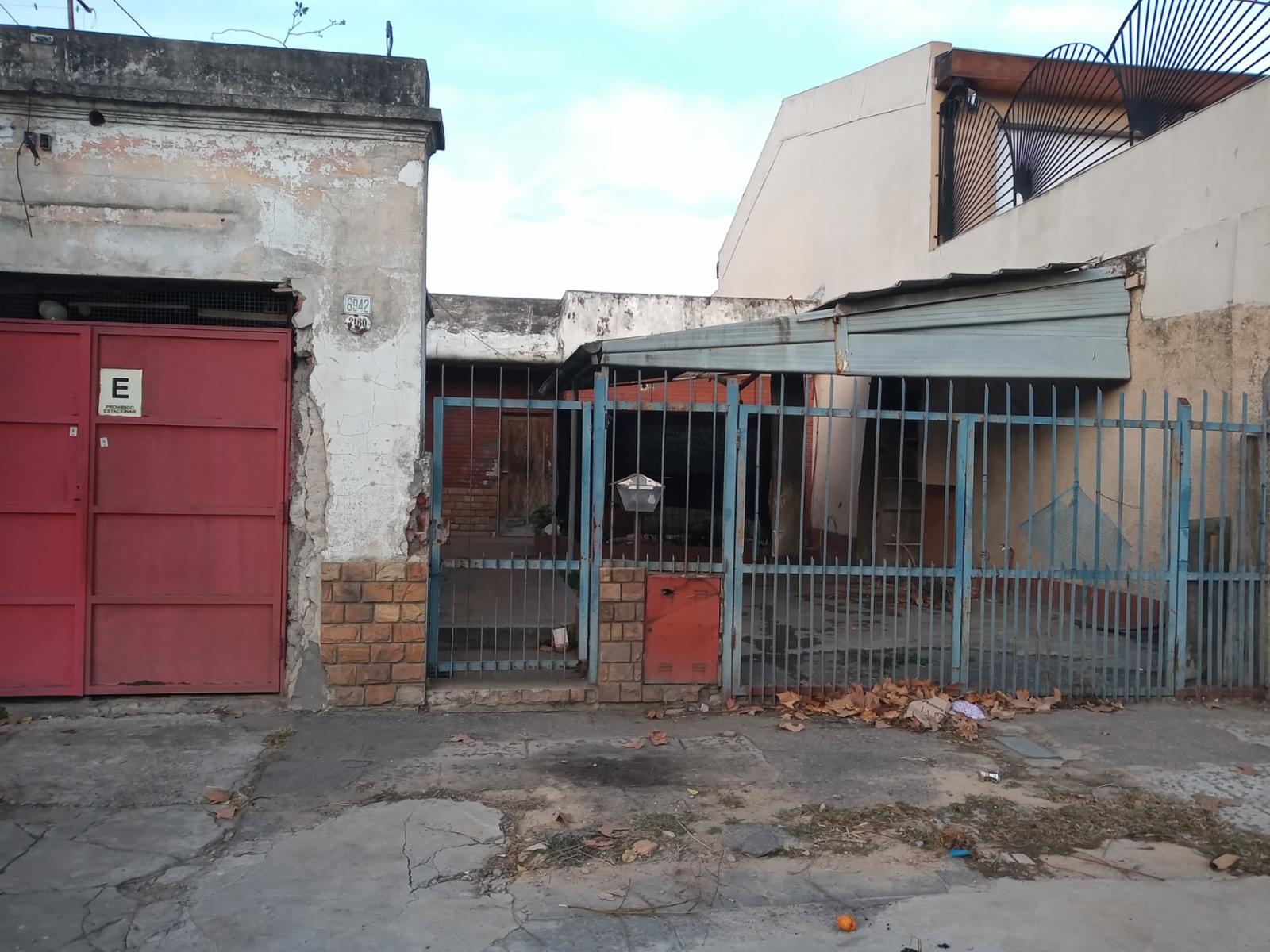 VENTA DE CASA EN LOTE PROPIO A REFACCIONAR, J.L. SUAREZ — foto 2