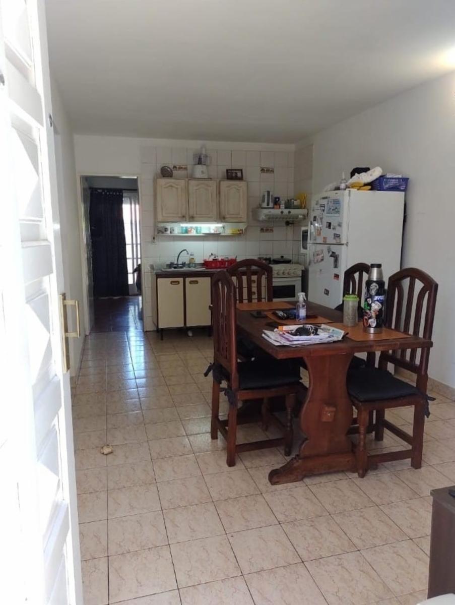 Departamento de 3 ambientes con Cochera