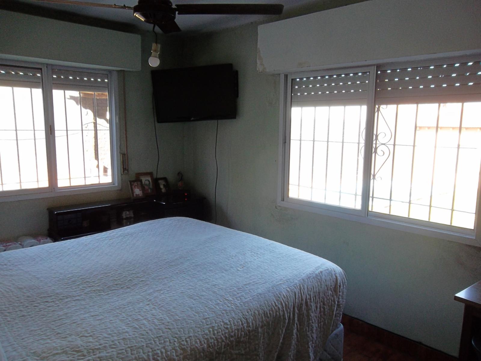 VENTA DE CASA CUATRO AMB. SOBRE LOTE PROPIO, ZONA JOSE LEON SUAREZ — foto 8