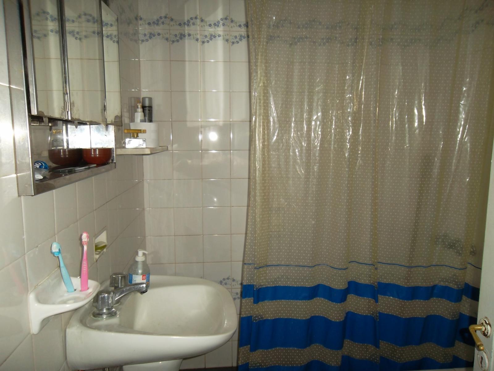 VENTA DE CASA MULTIFAMILIAR DE CUATRO AMB. Y FONDO LIBRE ZONA CHILAVERT — foto 5