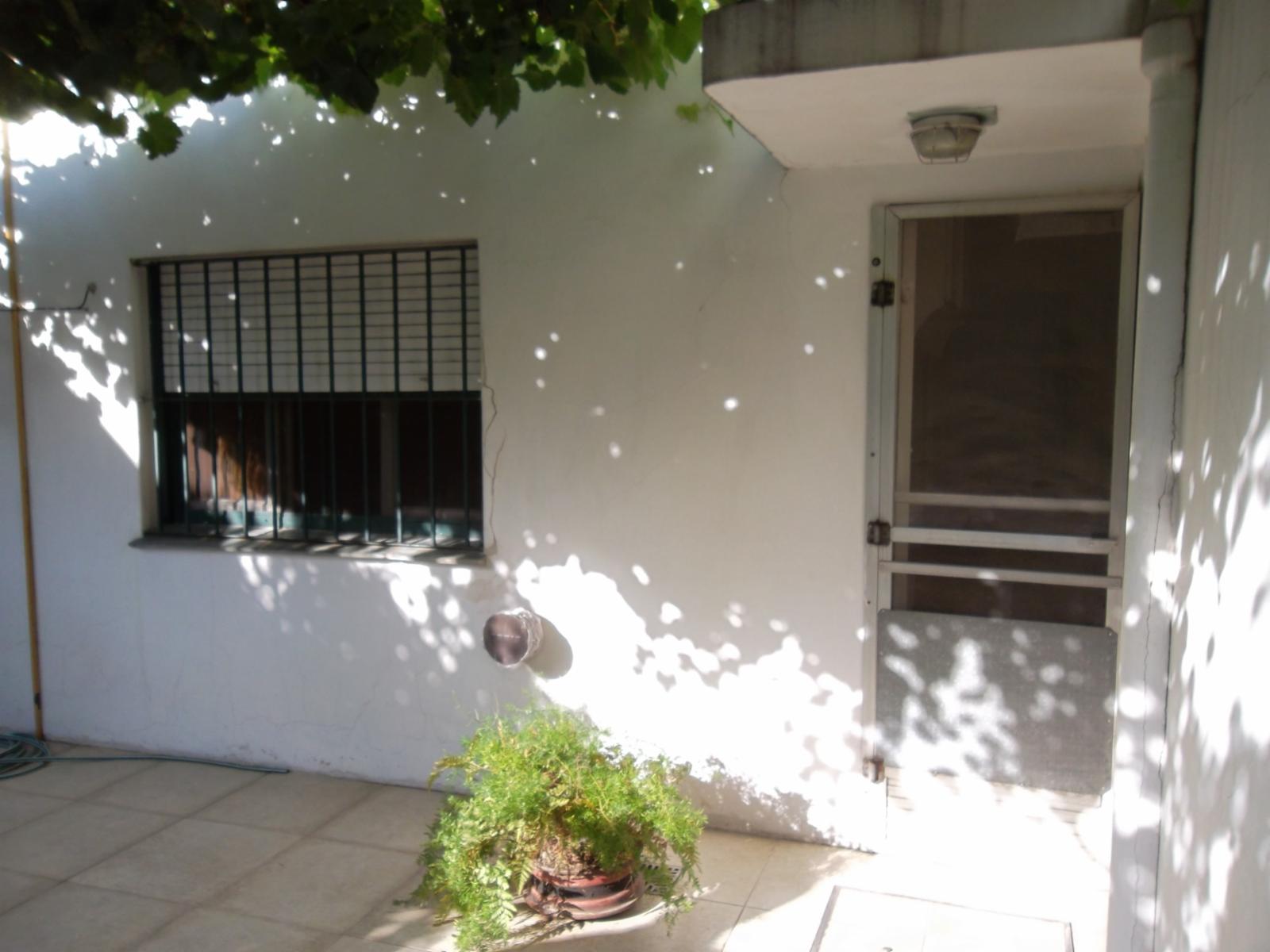 VENTA DE CASA MULTIFAMILIAR DE CUATRO AMB. Y FONDO LIBRE ZONA CHILAVERT — foto 9