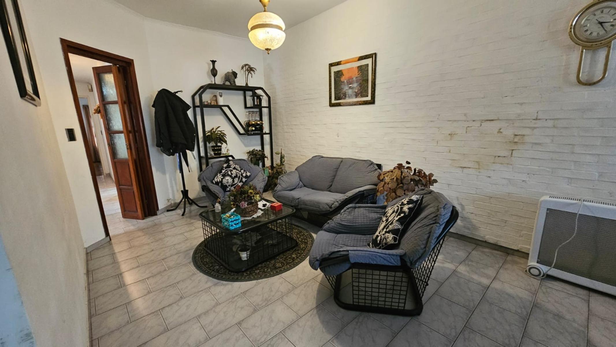 VENTA DE CASA CUATRO AMB, ZONA VILLA BALLESTER — foto 3