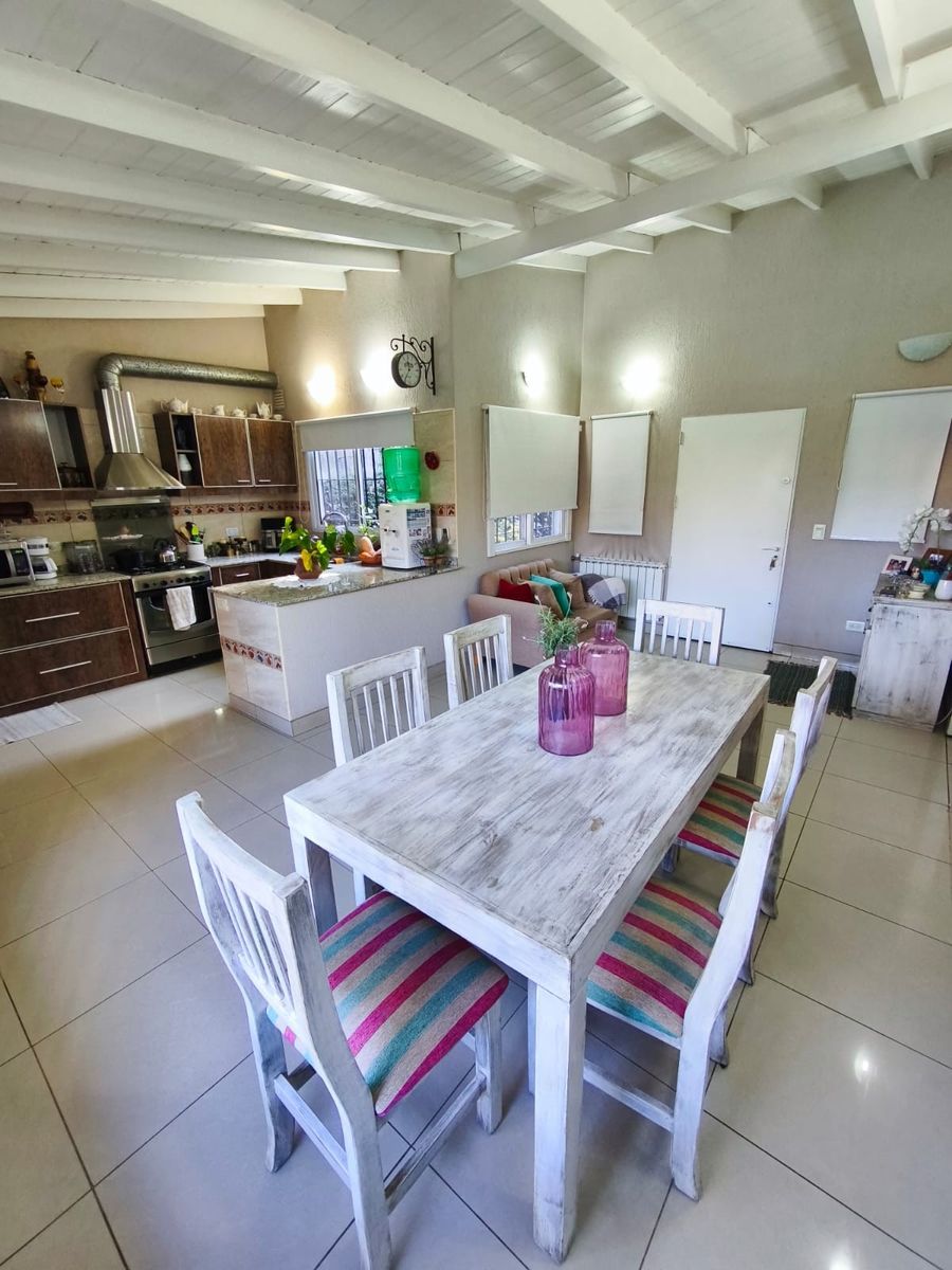 VENTA DE HERMOSA CASA DE CUATRO AMB. — foto 5