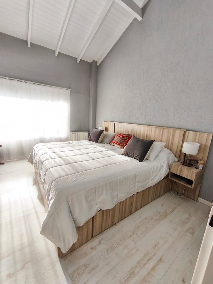 VENTA DE HERMOSA CASA DE CUATRO AMB. — foto 7