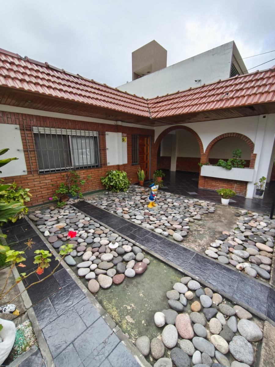 VENTA DE CASA CUATRO AMB.