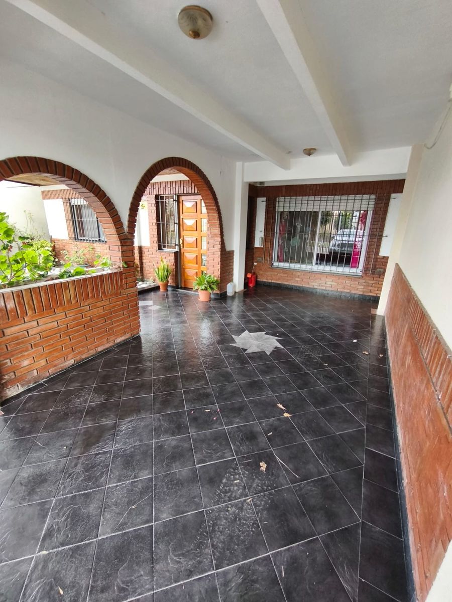 VENTA DE CASA CUATRO AMB. — foto 2