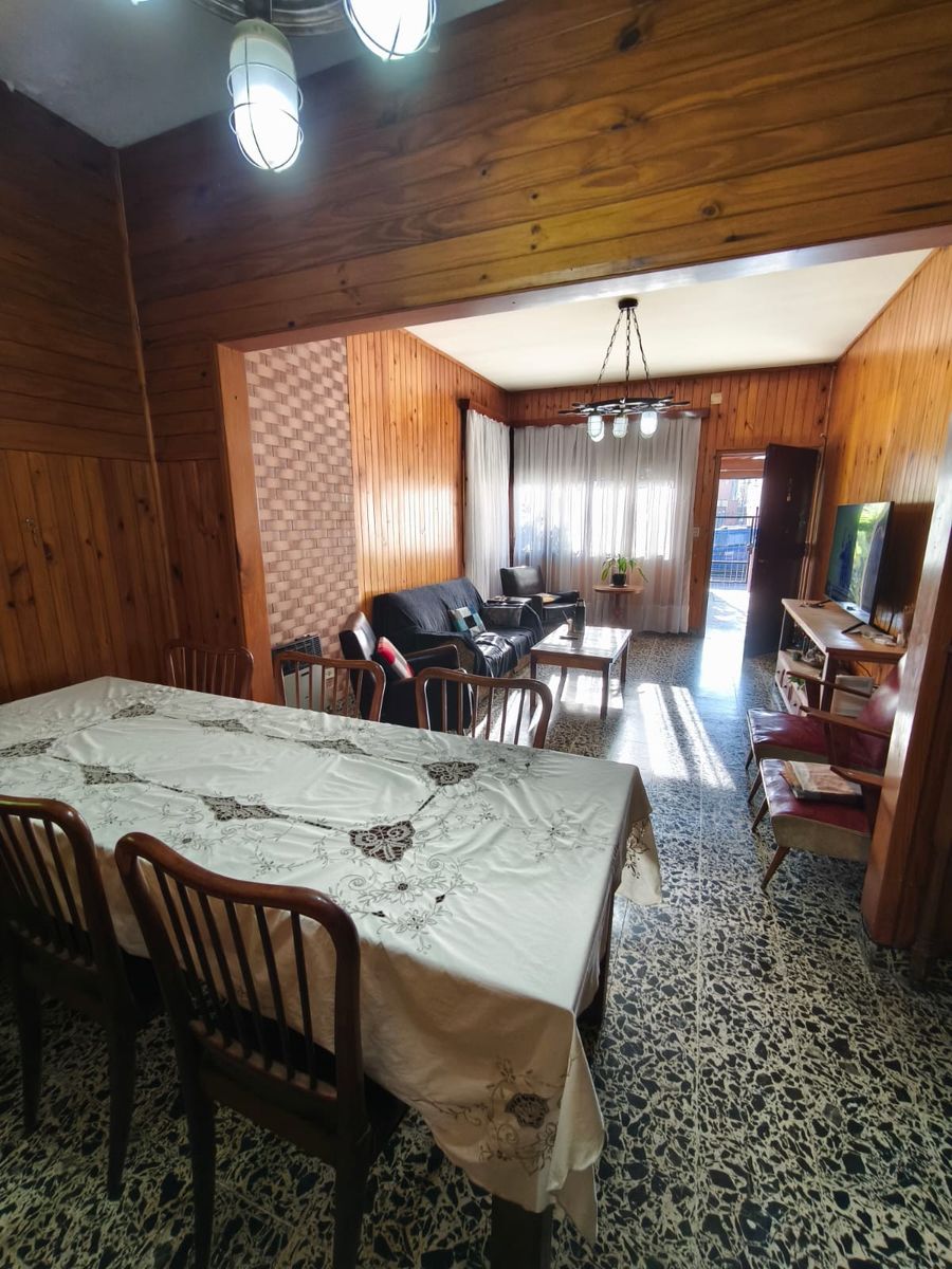 VENTA CASA MUY AMPLIA DE CUATRO AMB. — foto 2