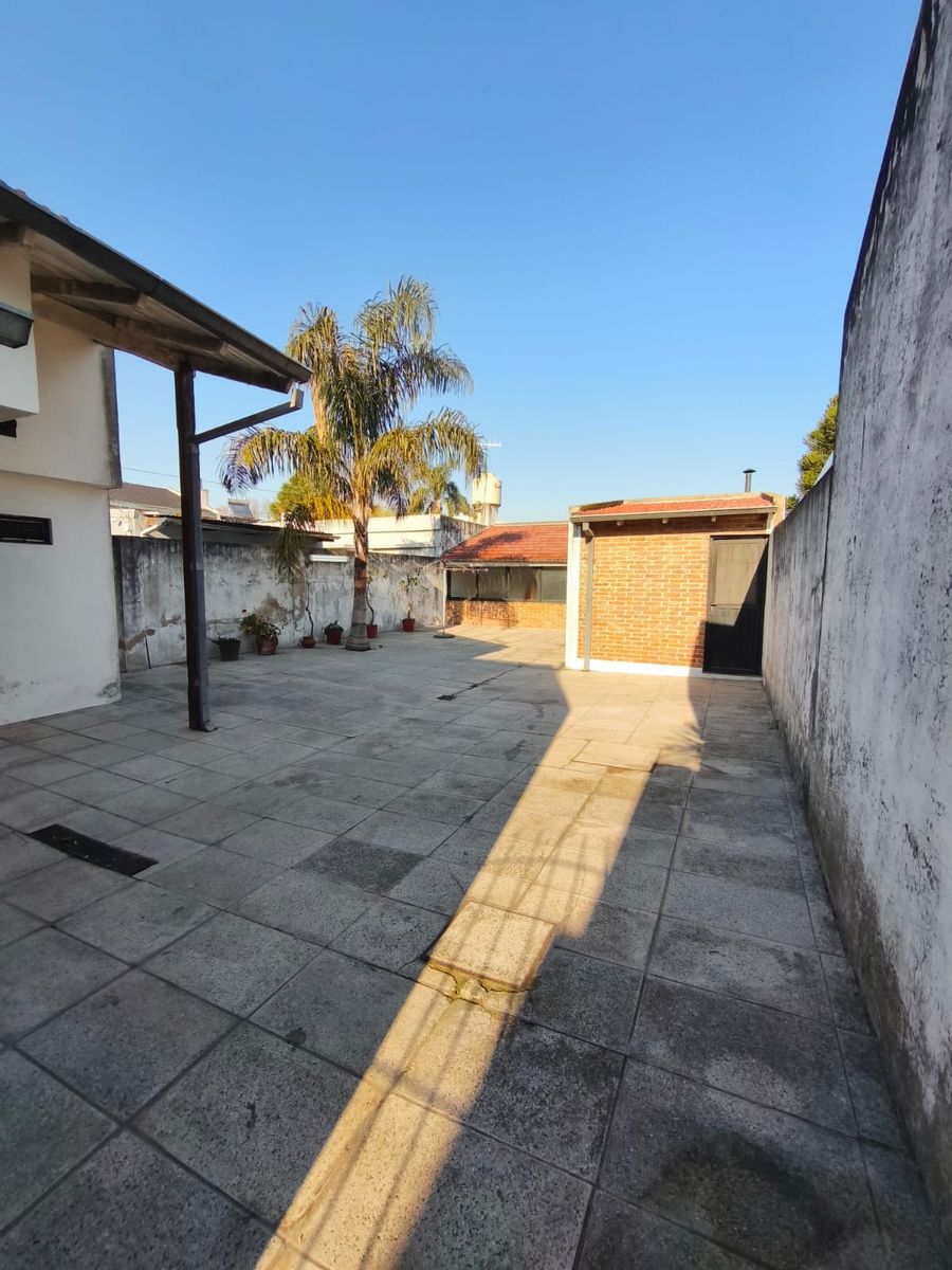 VENTA CASA MUY AMPLIA DE CUATRO AMB. — foto 7