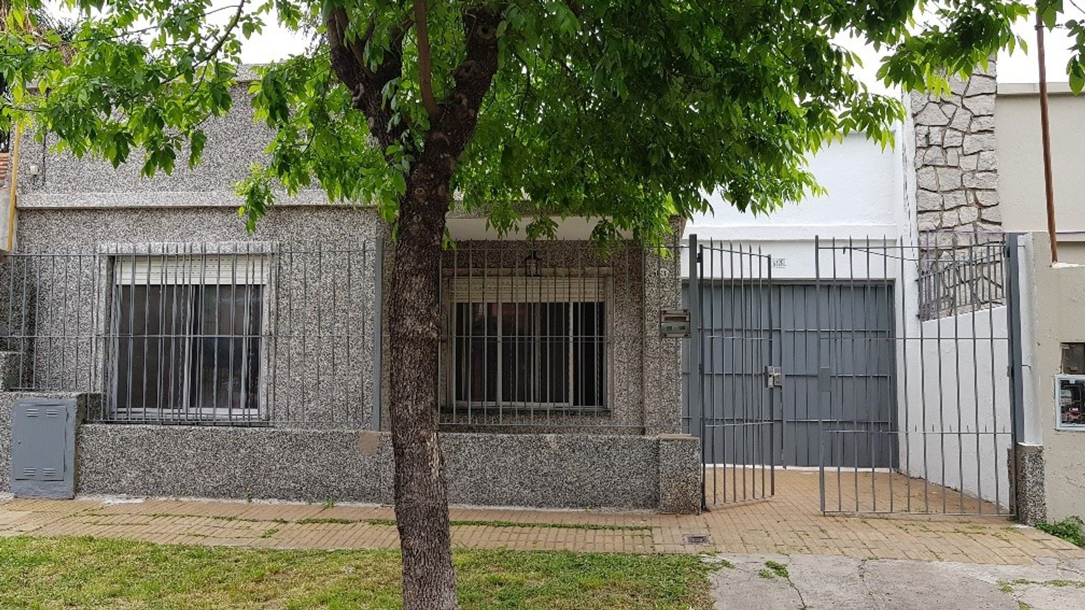 VENTA CASA DE TRES AMB CON COCHERA