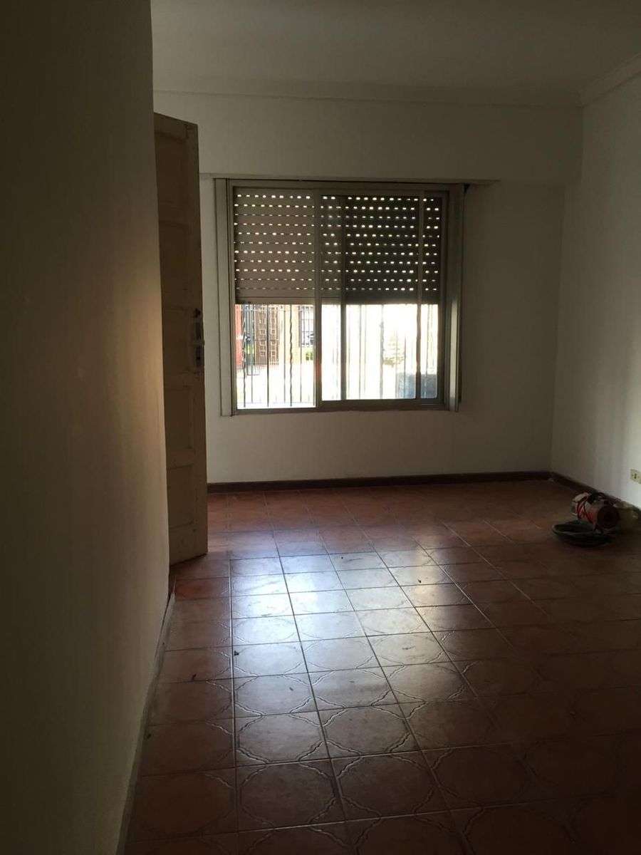 VENTA CASA DE TRES AMB CON COCHERA — foto 2
