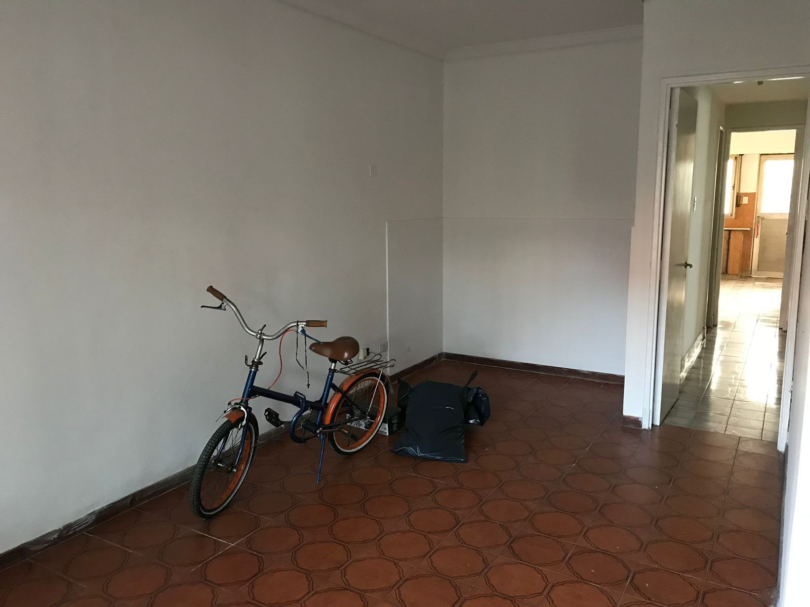 VENTA CASA DE TRES AMB CON COCHERA — foto 3