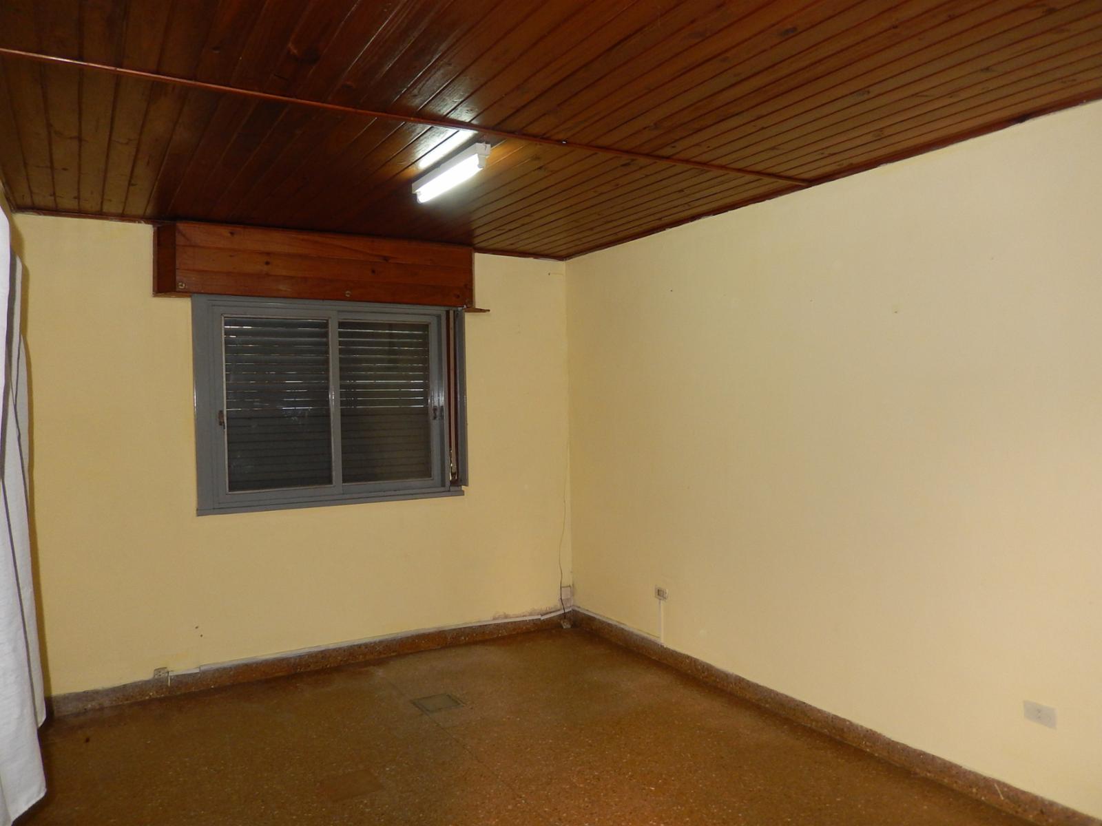 VENTA CASA DE TRES AMB. CON COCHERA — foto 2