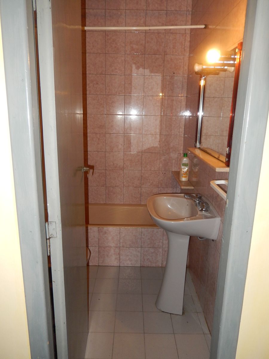VENTA CASA DE TRES AMB. CON COCHERA — foto 4
