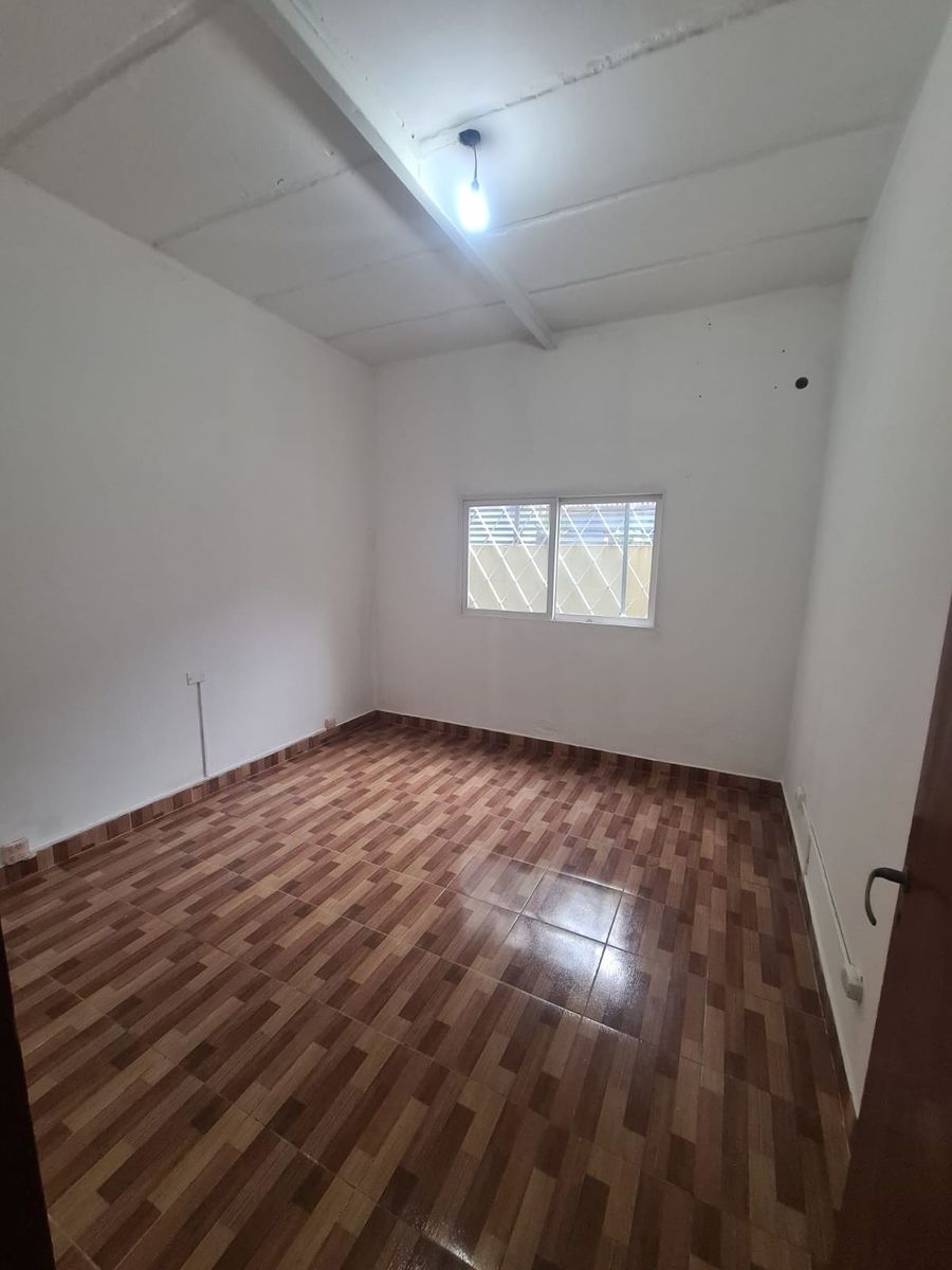VENTA CASA DE TRES AMB. CON COCHERA — foto 6
