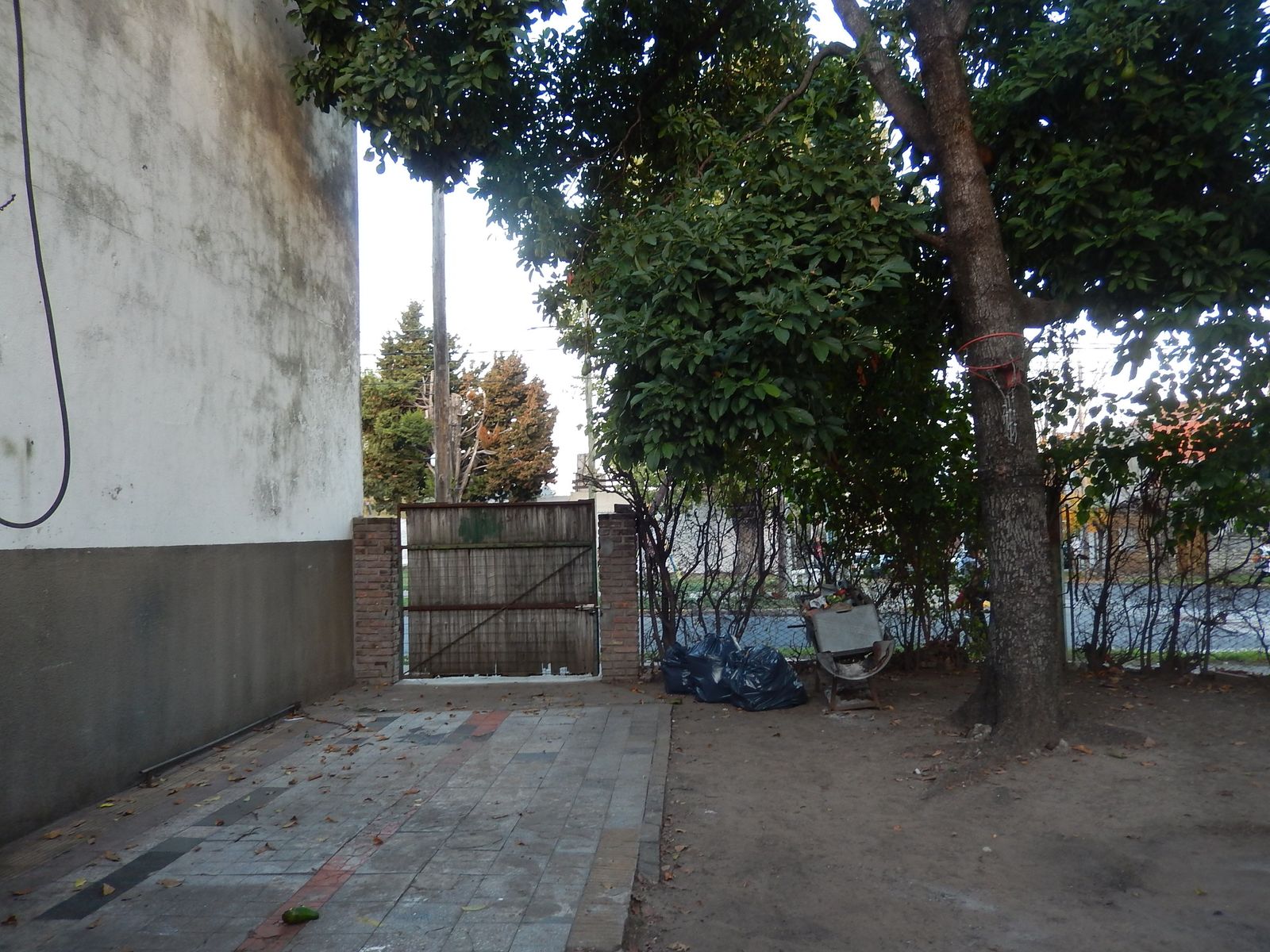 VENTA CASA DE TRES AMB. CON COCHERA — foto 7