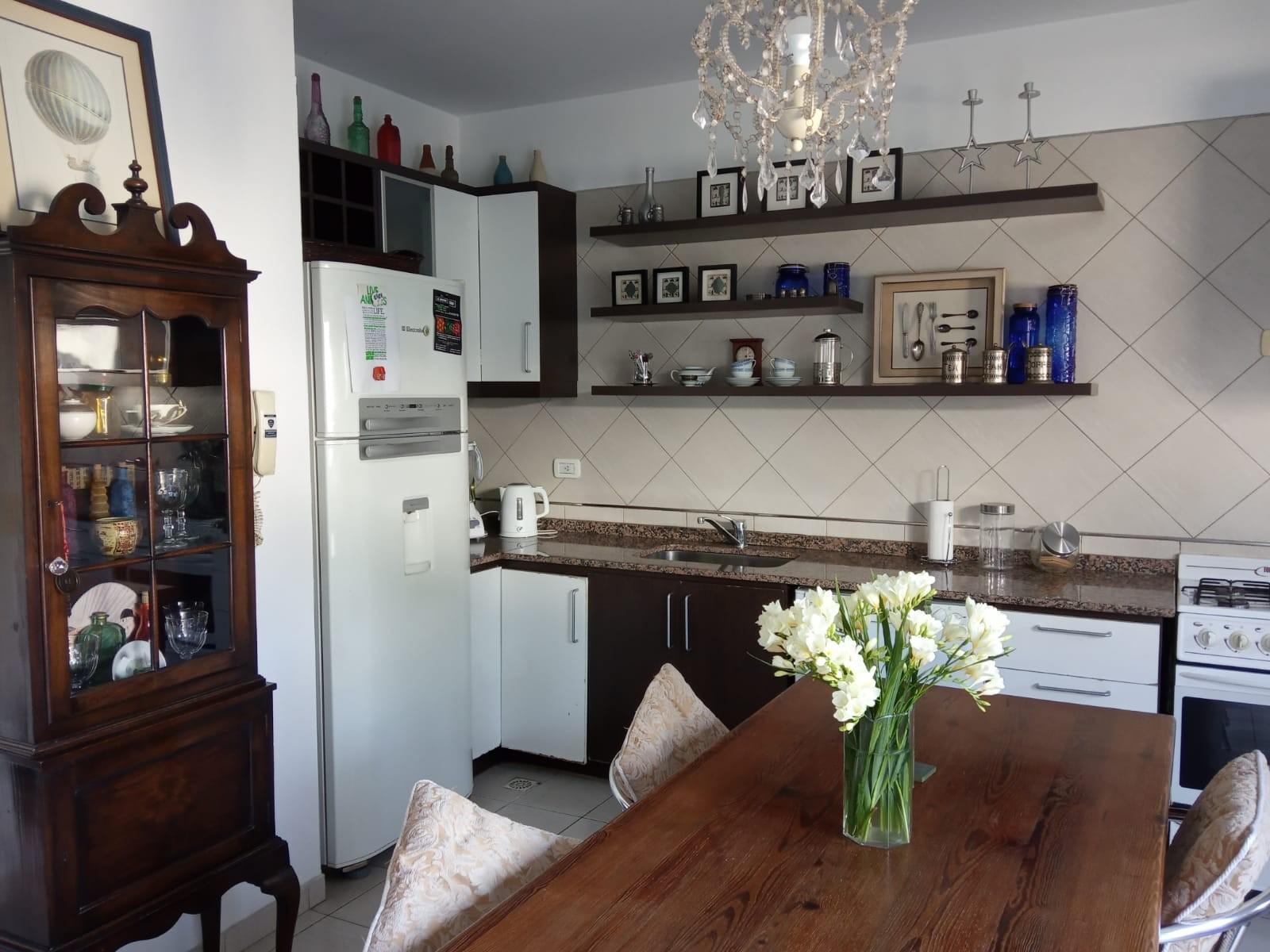VENTA DE HERMOSA CASA DE CUATRO AMB EN MUY BUENA ZONA. — foto 3