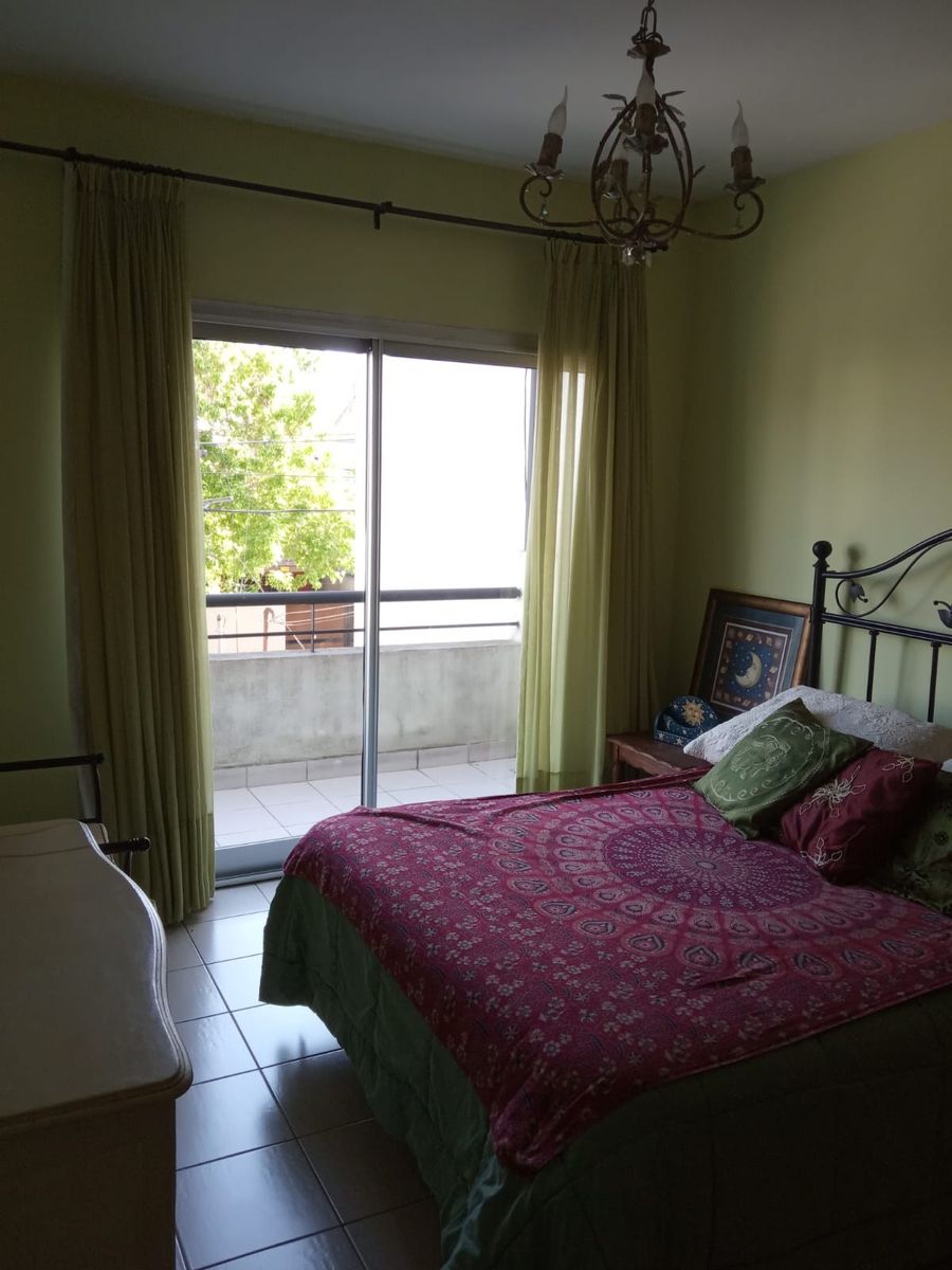 VENTA DE HERMOSA CASA DE CUATRO AMB EN MUY BUENA ZONA. — foto 6