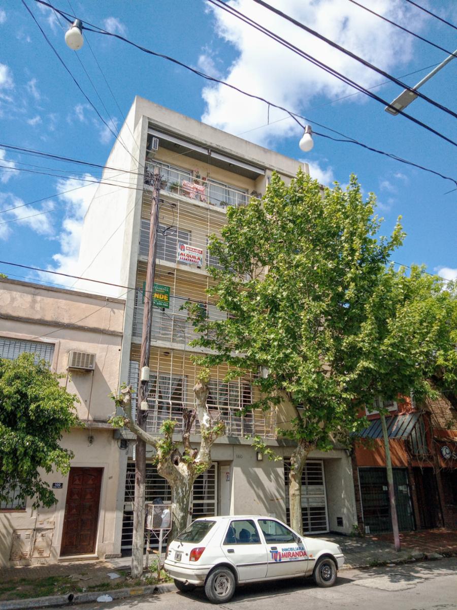 Piso tres ambientes con cochera - 1