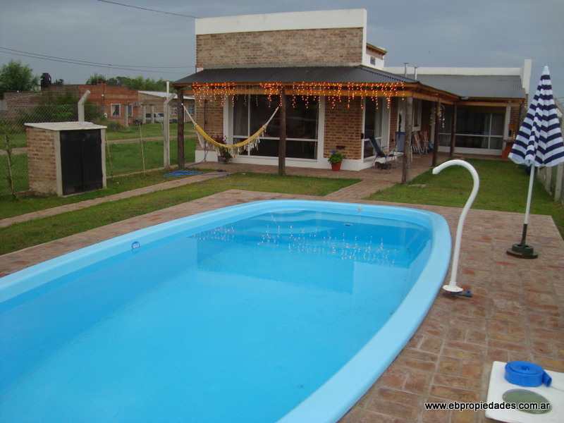 CASA CON PILETA - ALQUILER TEMPORARIO - 1