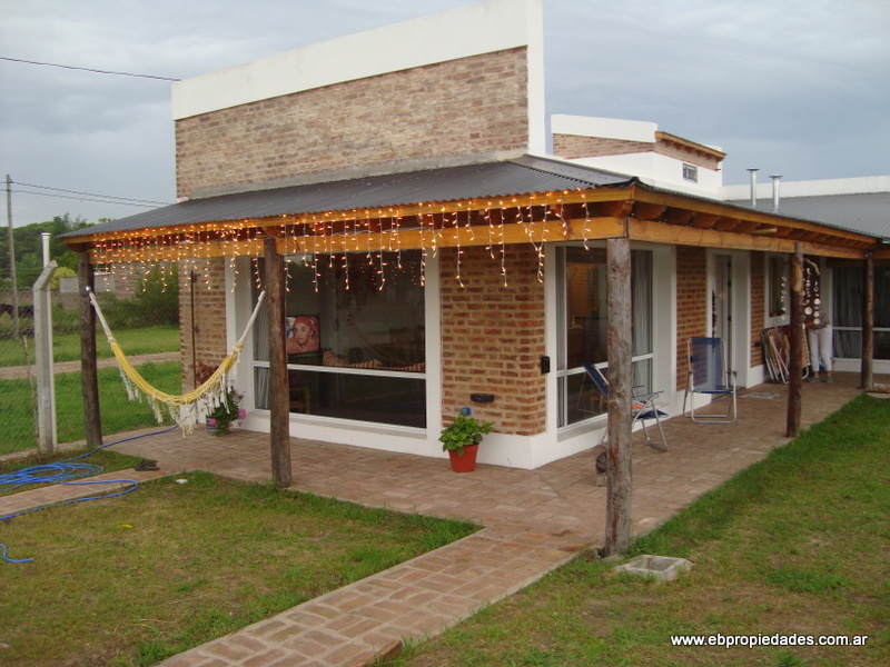 CASA CON PILETA - ALQUILER TEMPORARIO - 2
