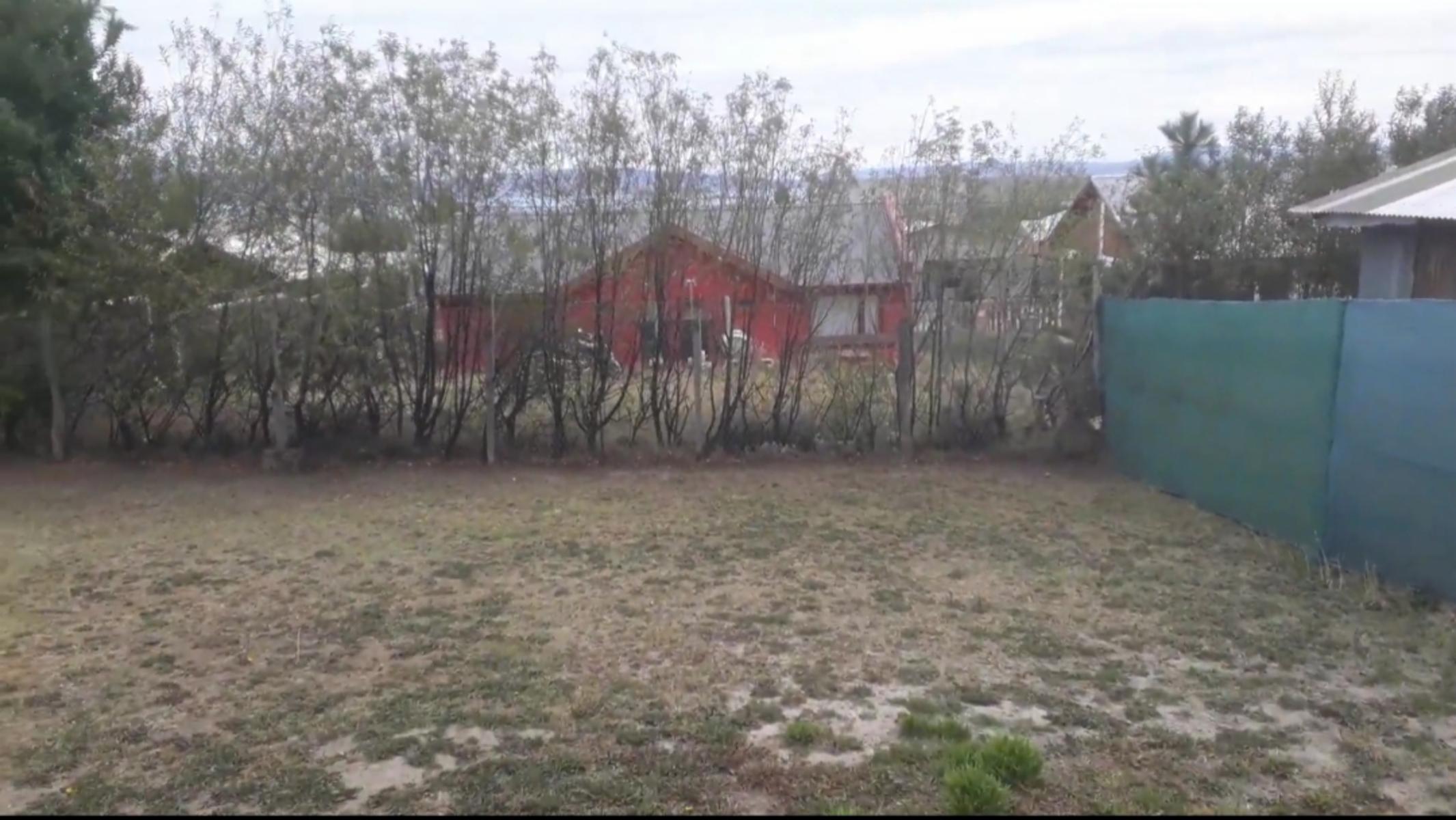 Vivienda ubicada en Barrio Lago Argentino con importante patio, lote cercado de 425 m2, construida con materiales tradicionales. - 6