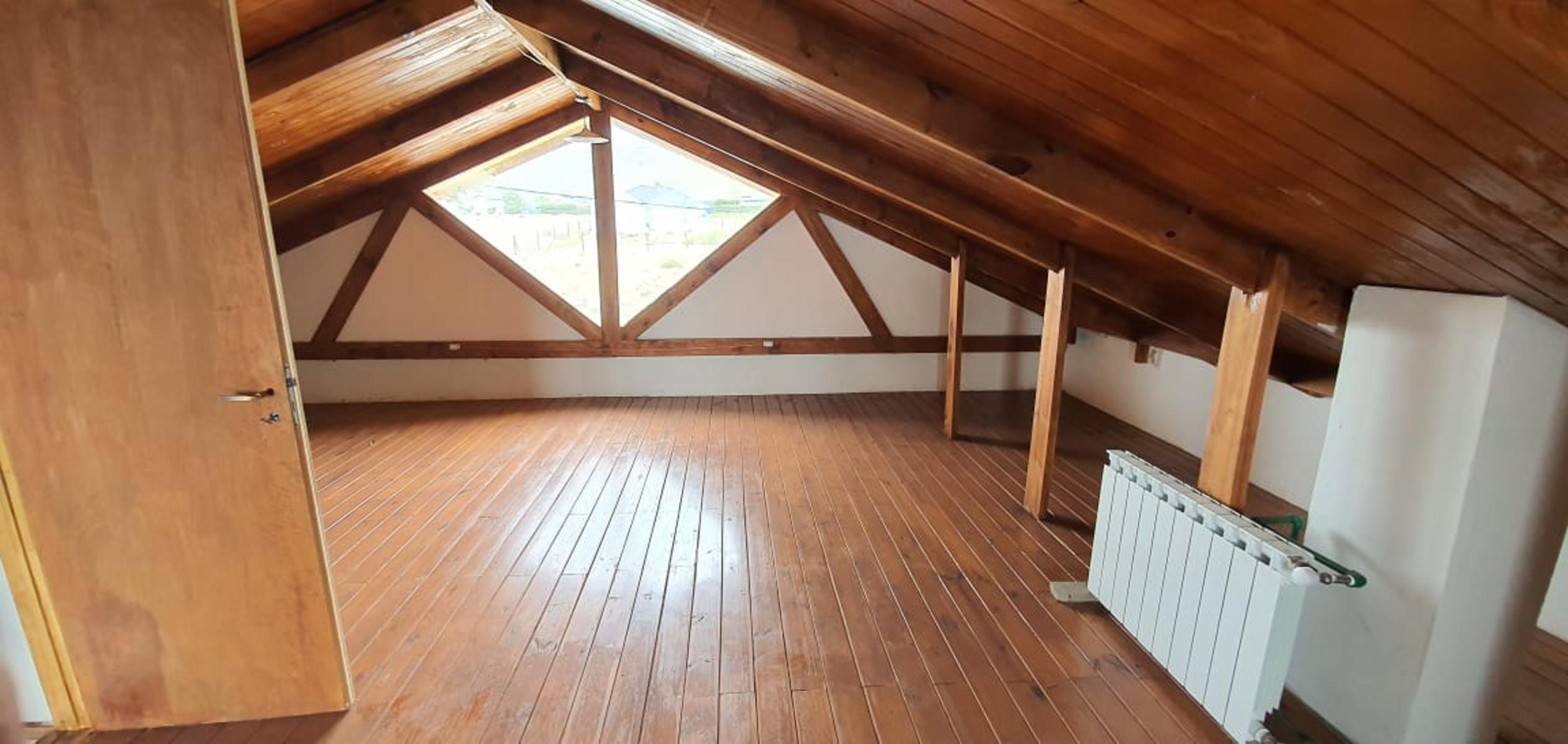 Excelente Casa en B° Villa Parque los Glaciares, visuales paisajisticas únicas. - 1