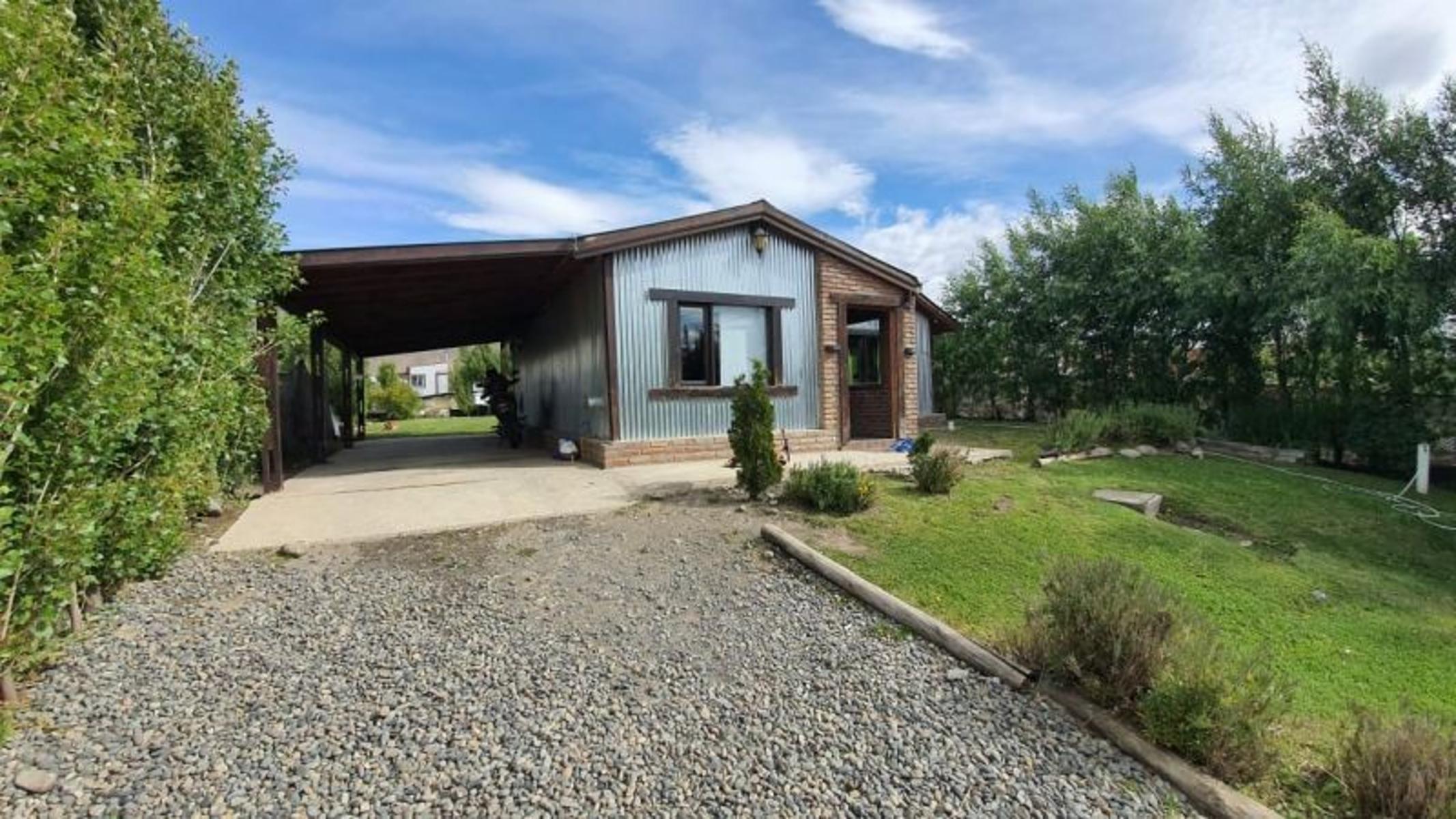 Excelente vivienda totalmente parquizada - 1