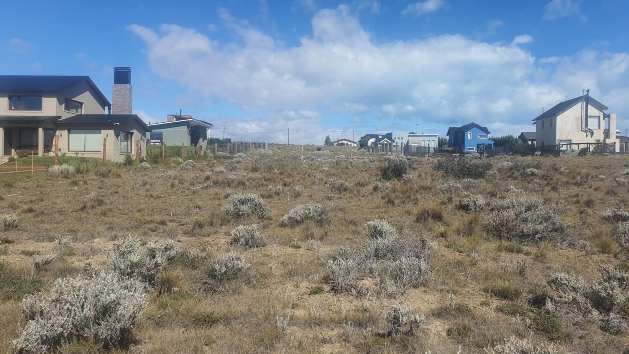 Lote en Barrio Campos de Invierno para VIvienda Residencial Exclusivamente - 1