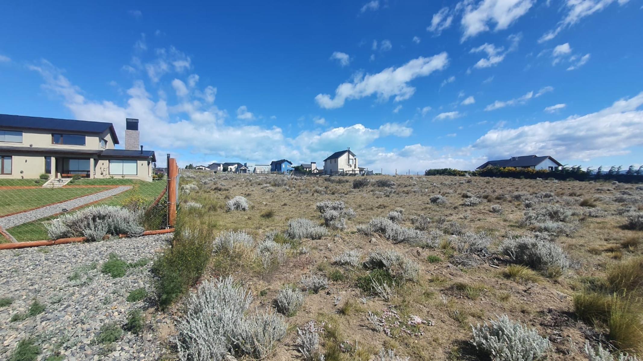 Lote en Barrio Campos de Invierno para VIvienda Residencial Exclusivamente - 2
