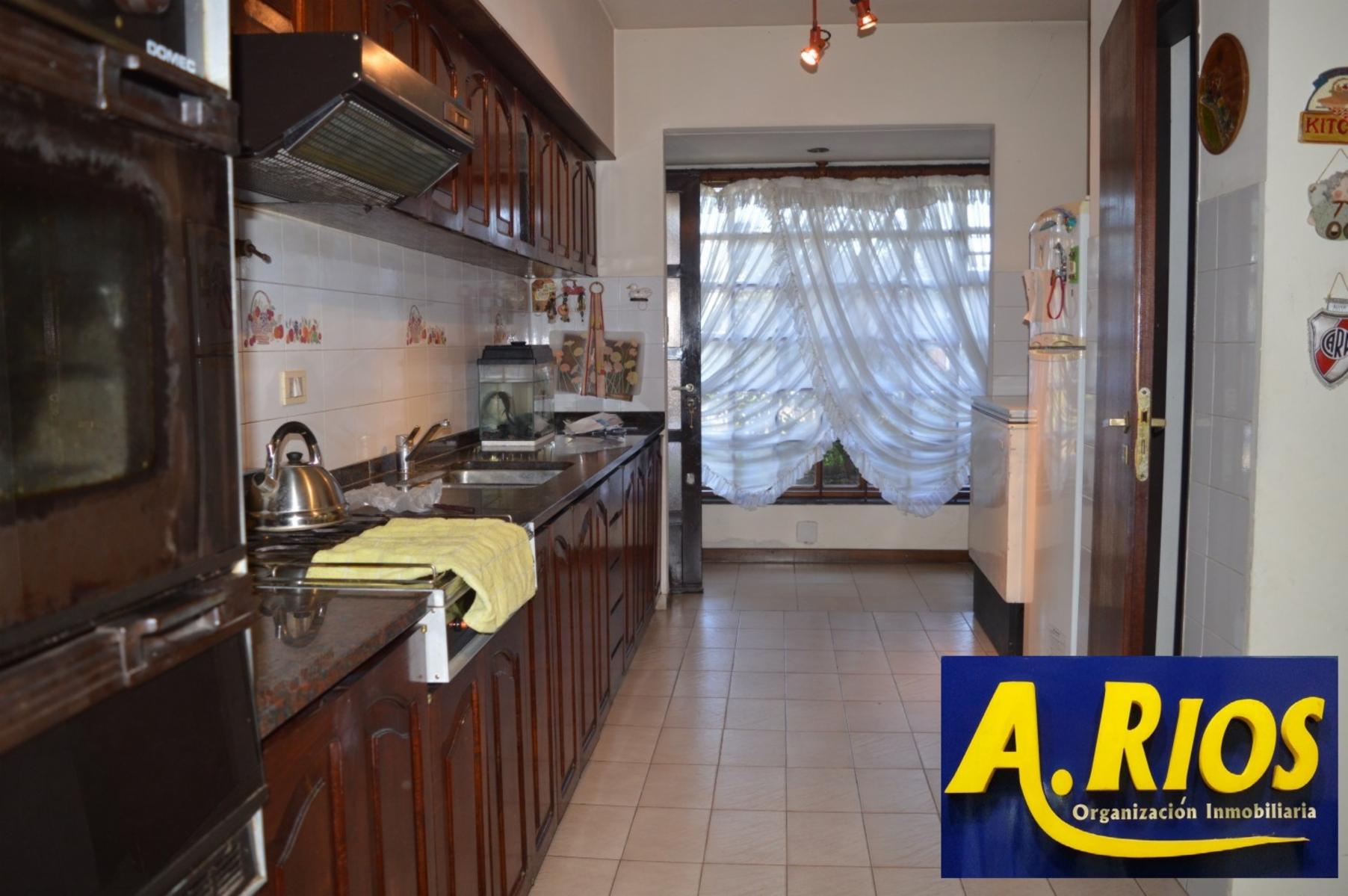 Padua sur a 700m estacion y 150 de Echeverria. Chalet de categoria sobre doble lote con750m. — foto 8