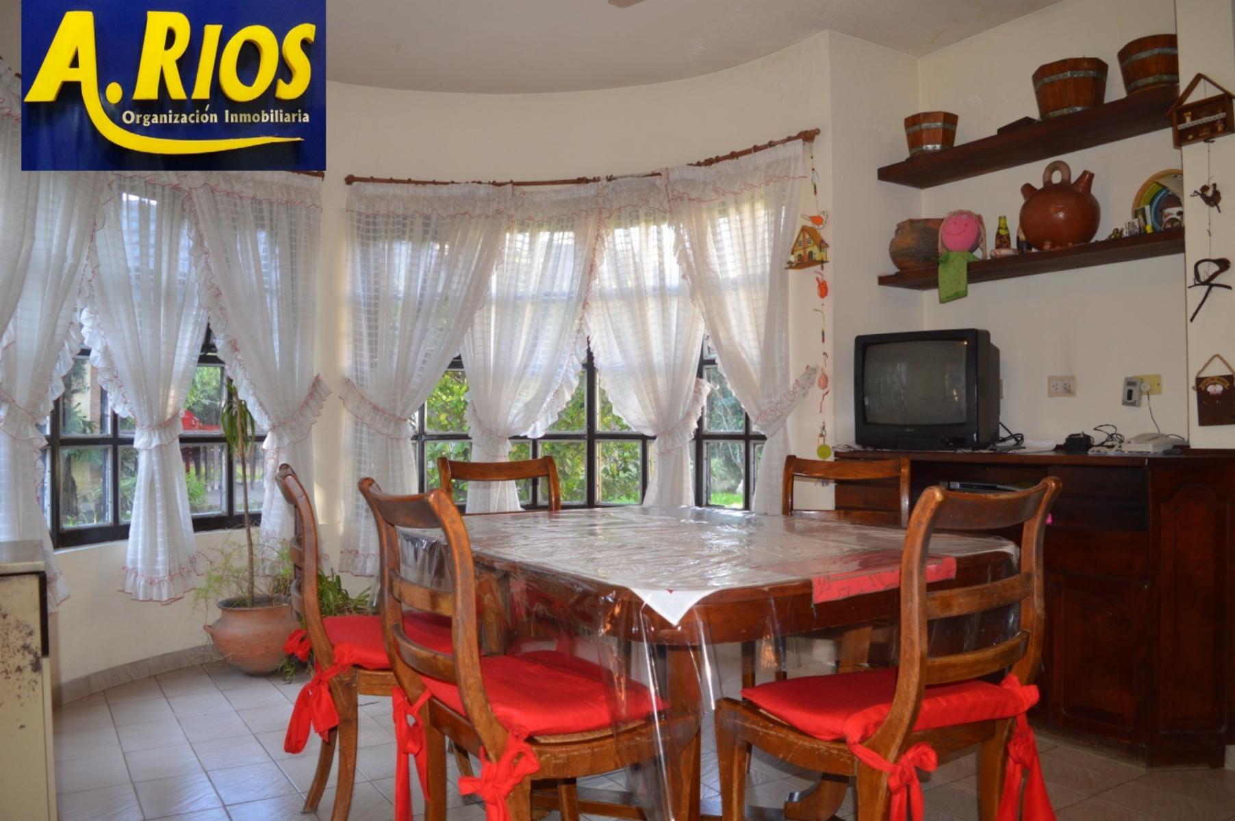 Padua sur a 700m estacion y 150 de Echeverria. Chalet de categoria sobre doble lote con750m. — foto 9