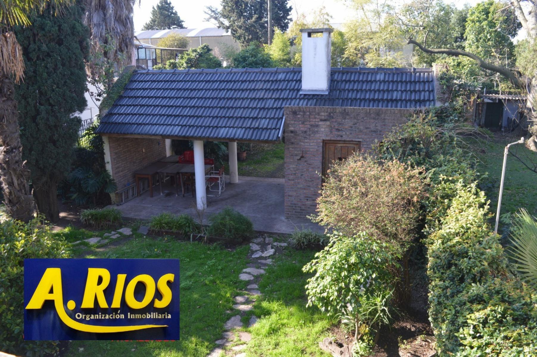 Padua sur a 700m estacion y 150 de Echeverria. Chalet de categoria sobre doble lote con750m. — foto 12