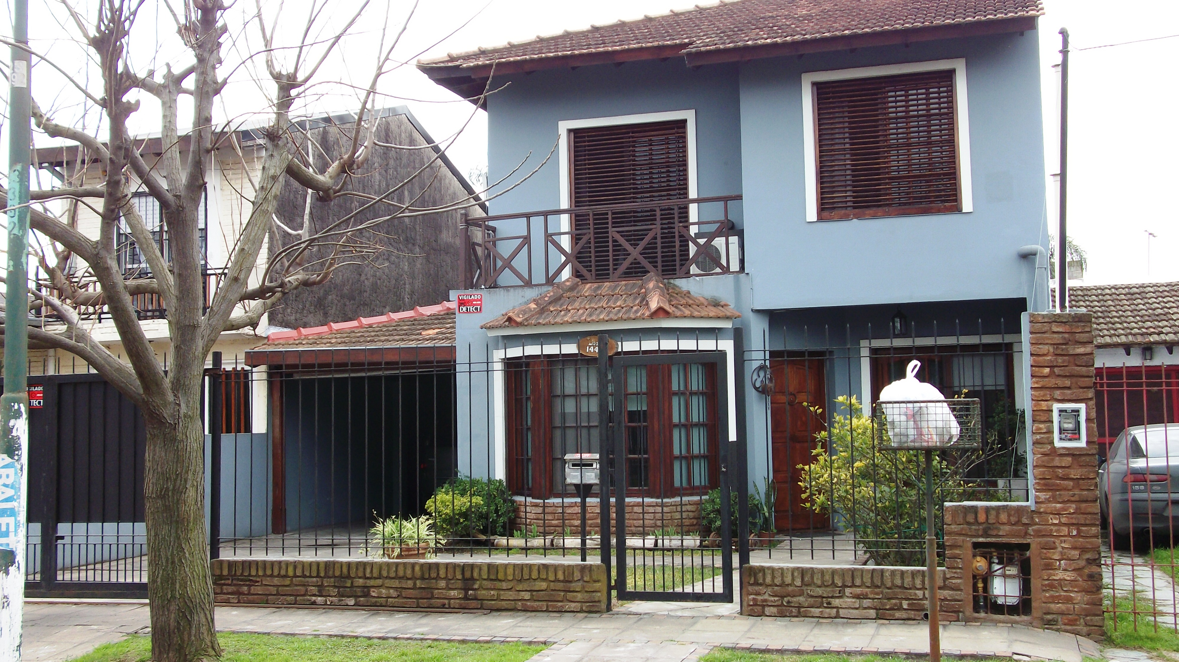 AMPLIO CHALET EN 2 PLANTAS - LOTE DE 440 M2