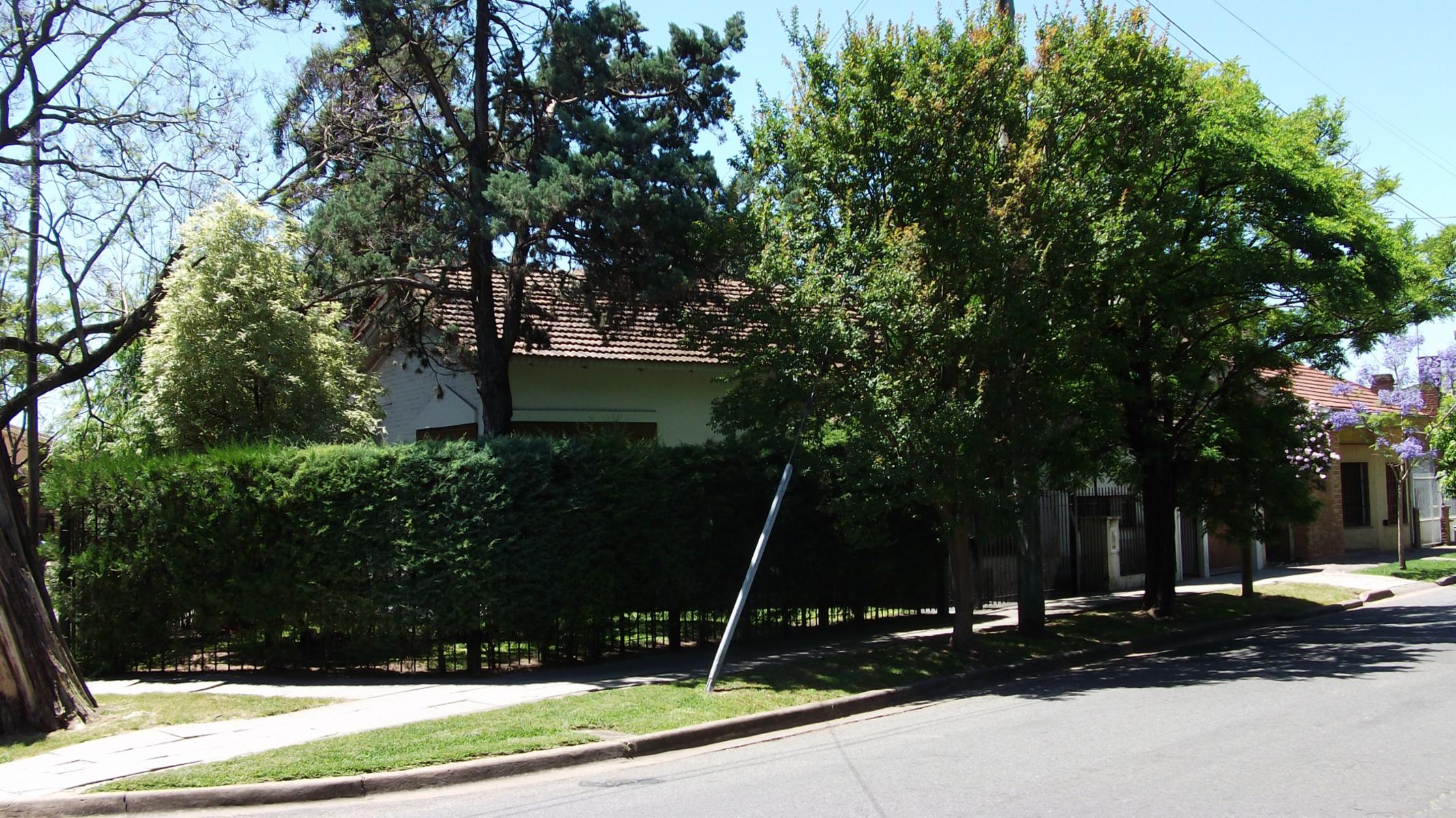 CLASICO CHALET EN PARQUE QUIRNO, MUY BUENA UBICACION Y EXCELENTE CONSTRUCCION — foto 2