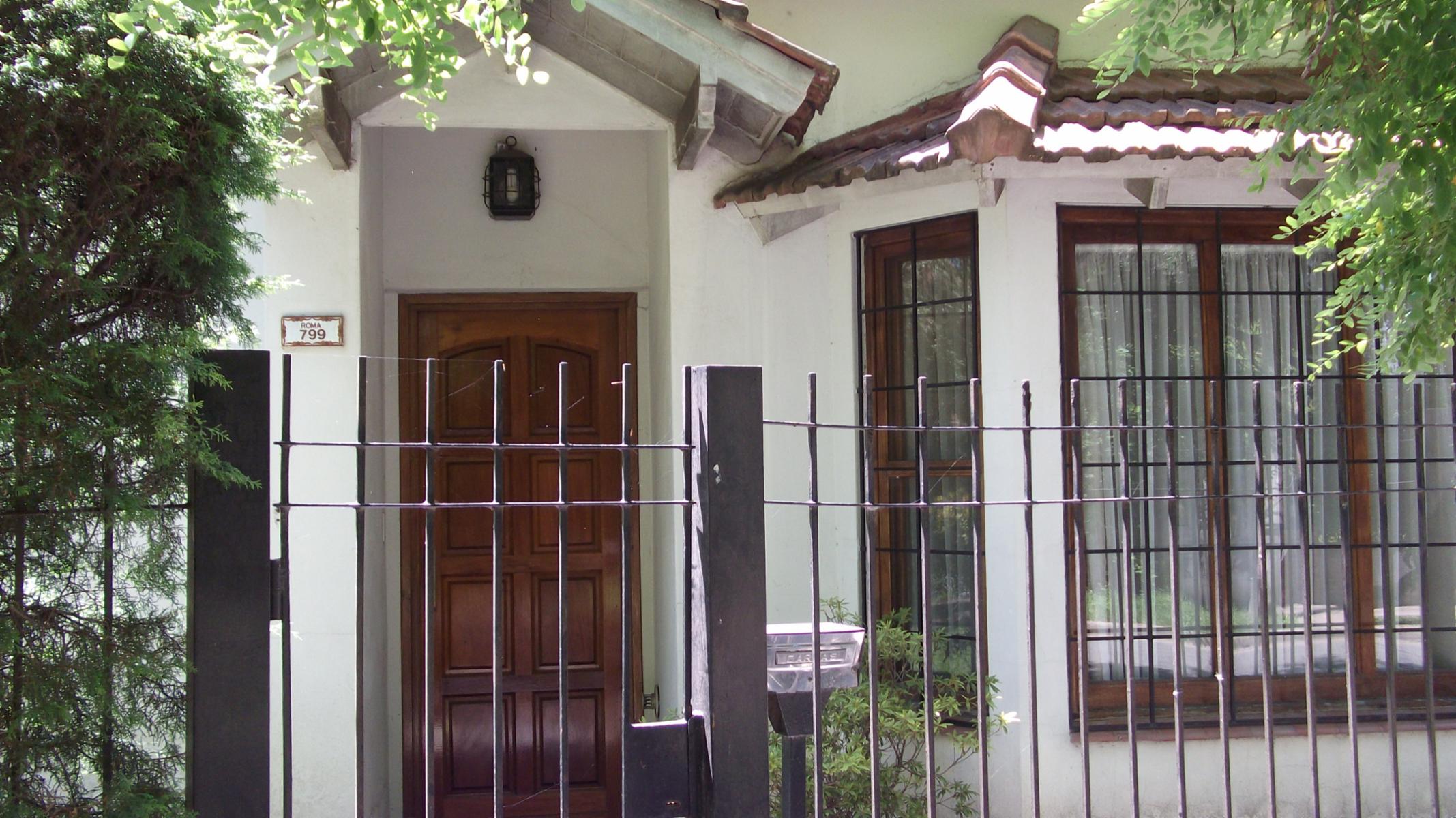 CLASICO CHALET EN PARQUE QUIRNO, MUY BUENA UBICACION Y EXCELENTE CONSTRUCCION — foto 3