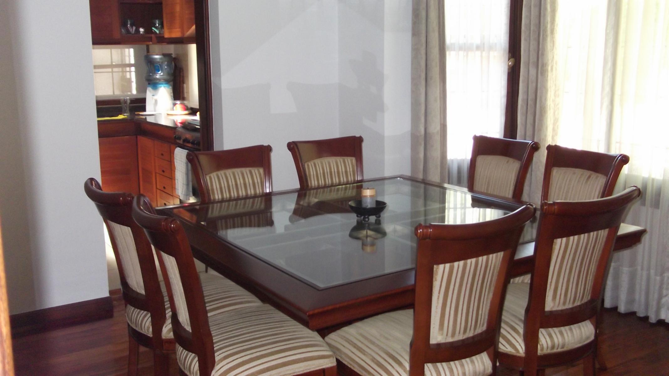 CLASICO CHALET EN PARQUE QUIRNO, MUY BUENA UBICACION Y EXCELENTE CONSTRUCCION — foto 6