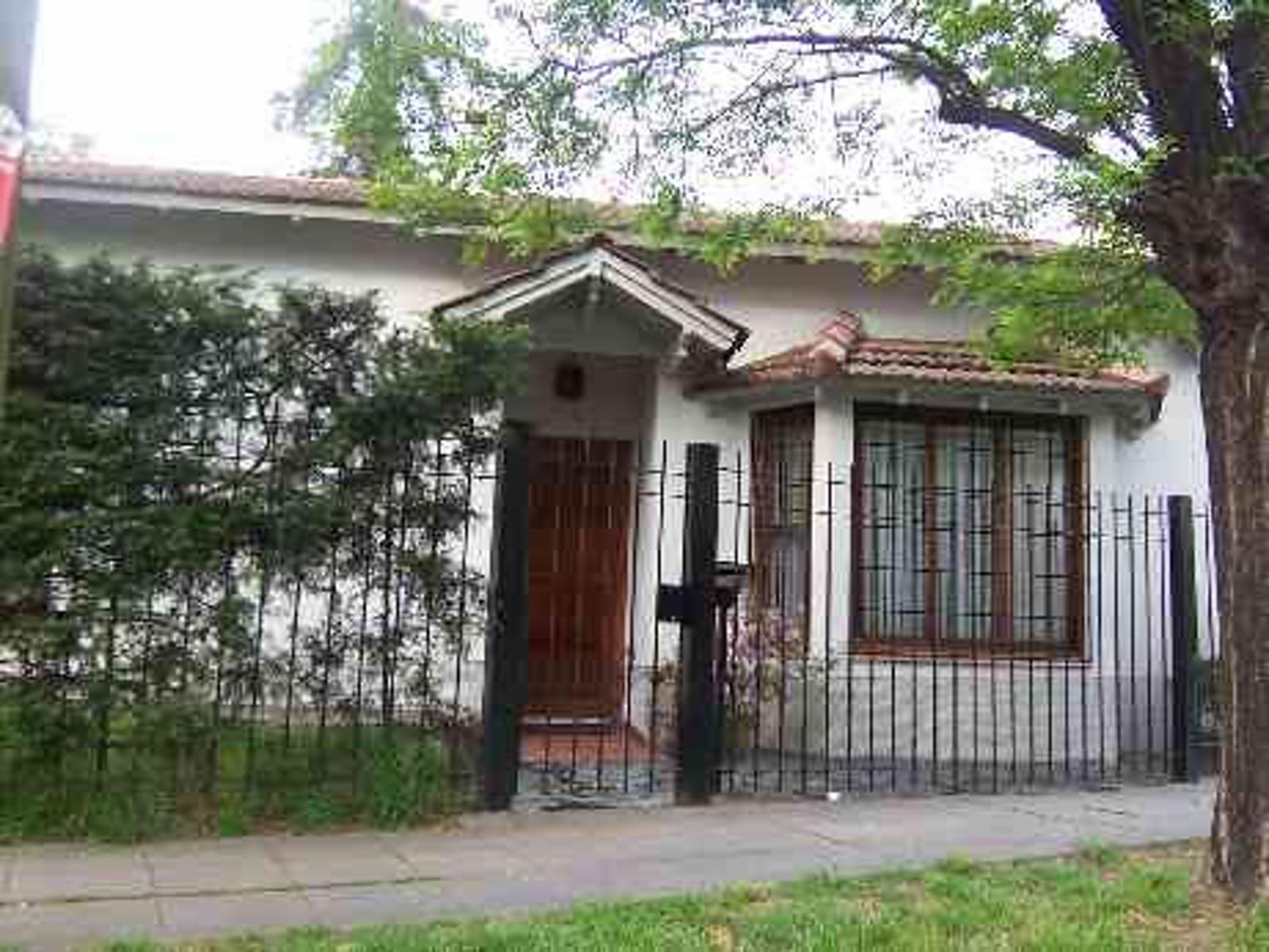 CLASICO CHALET EN PARQUE QUIRNO, MUY BUENA UBICACION Y EXCELENTE CONSTRUCCION — foto 8