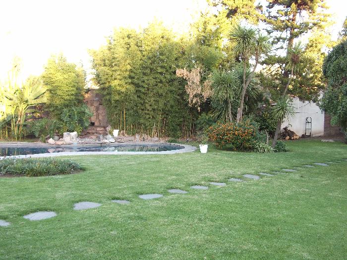 CHALET EXCELENTE CONSTRUCCION EN ZONA RESIDENCIAL-SALIDA A 2 CALLES — foto 3