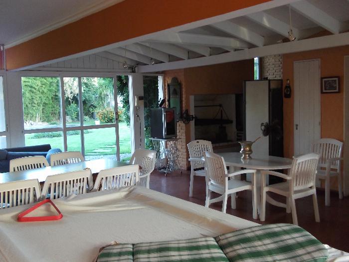 CHALET EXCELENTE CONSTRUCCION EN ZONA RESIDENCIAL-SALIDA A 2 CALLES — foto 8