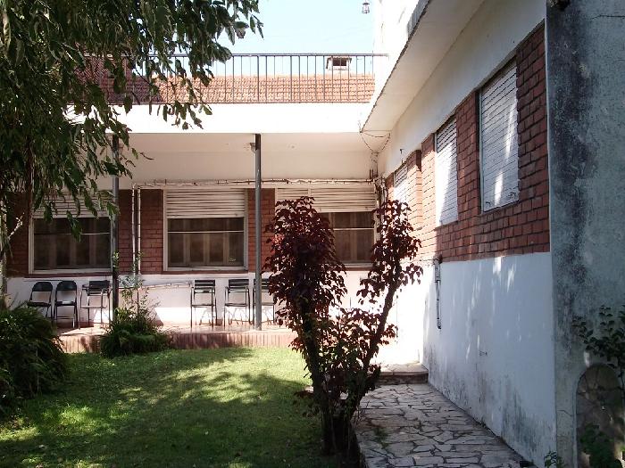 CHALET DE ESTILO EN ZONA CENTRICA A METROS DE ESTACION Y 5 ESQUINAS — foto 6
