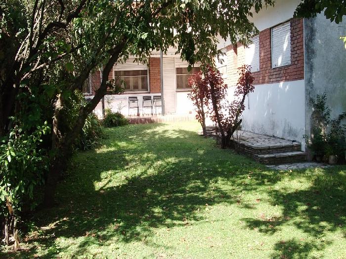 CHALET DE ESTILO EN ZONA CENTRICA A METROS DE ESTACION Y 5 ESQUINAS — foto 7